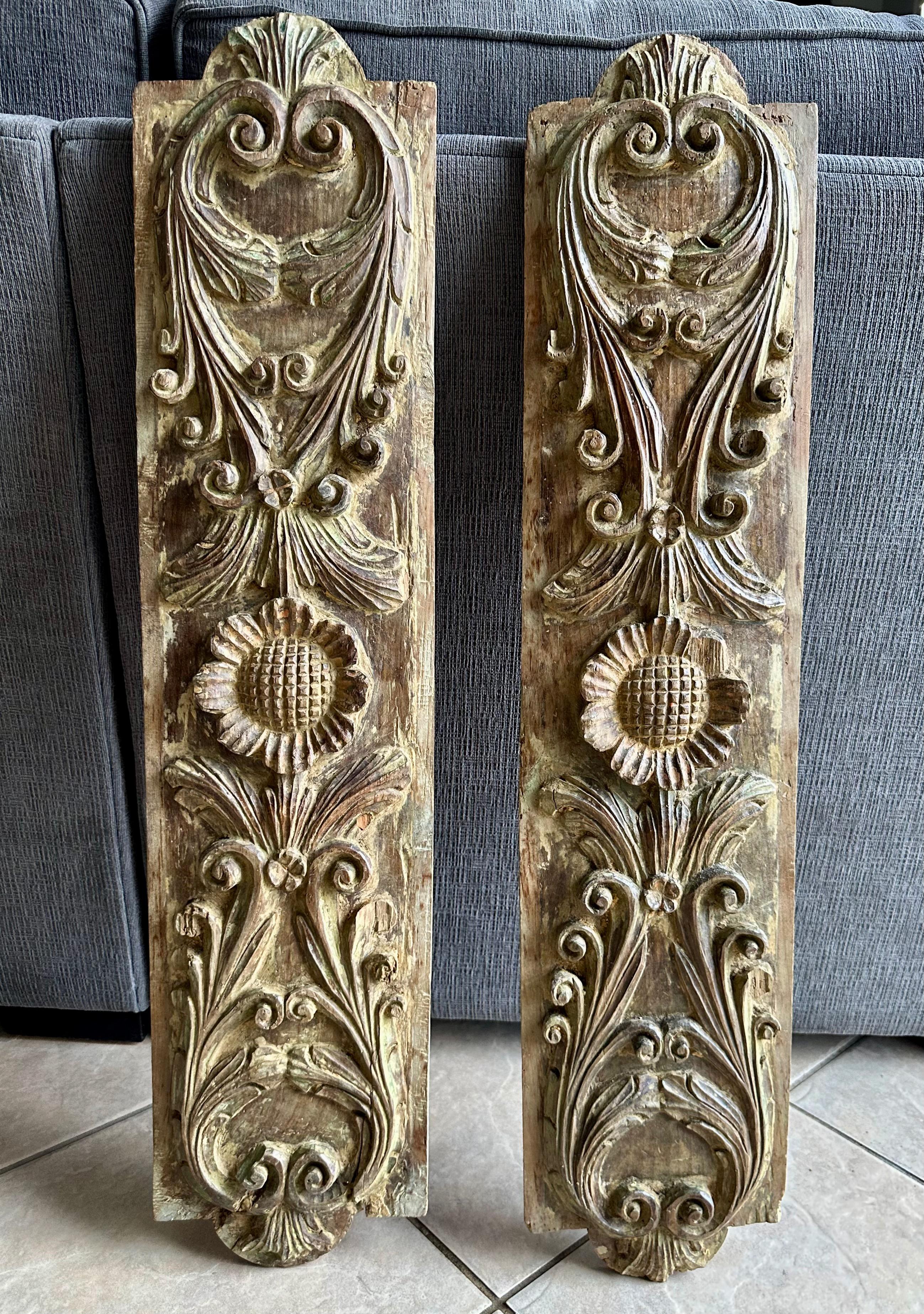 Pair of 19th century French architectural carved giltwood sunflower motif relief panel fragments wall art. Great accent pieces for modern and traditional decor settings. 

 