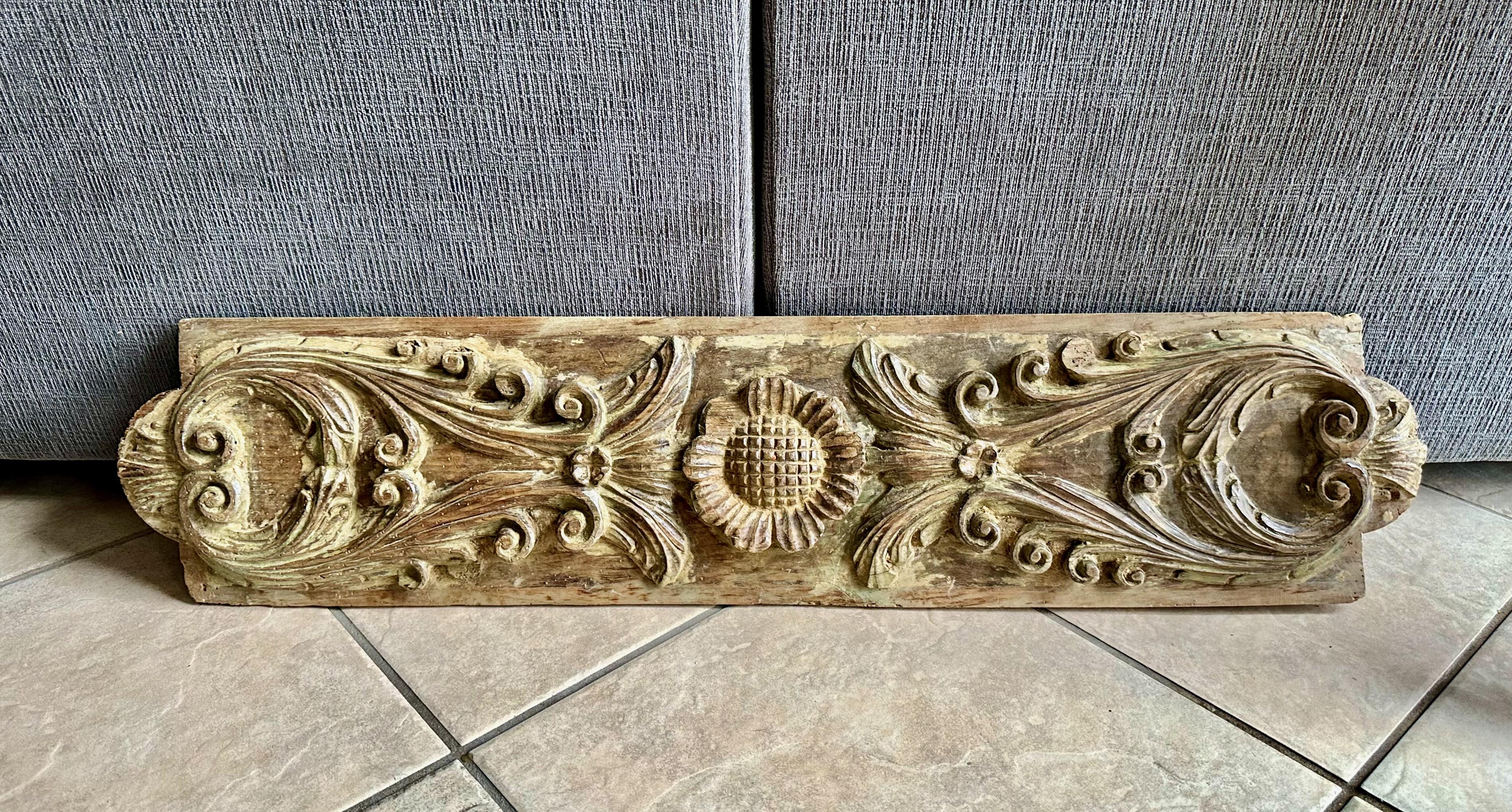 Pair of French Architectural Carved Giltwood Fragments Wall Art For Sale 2