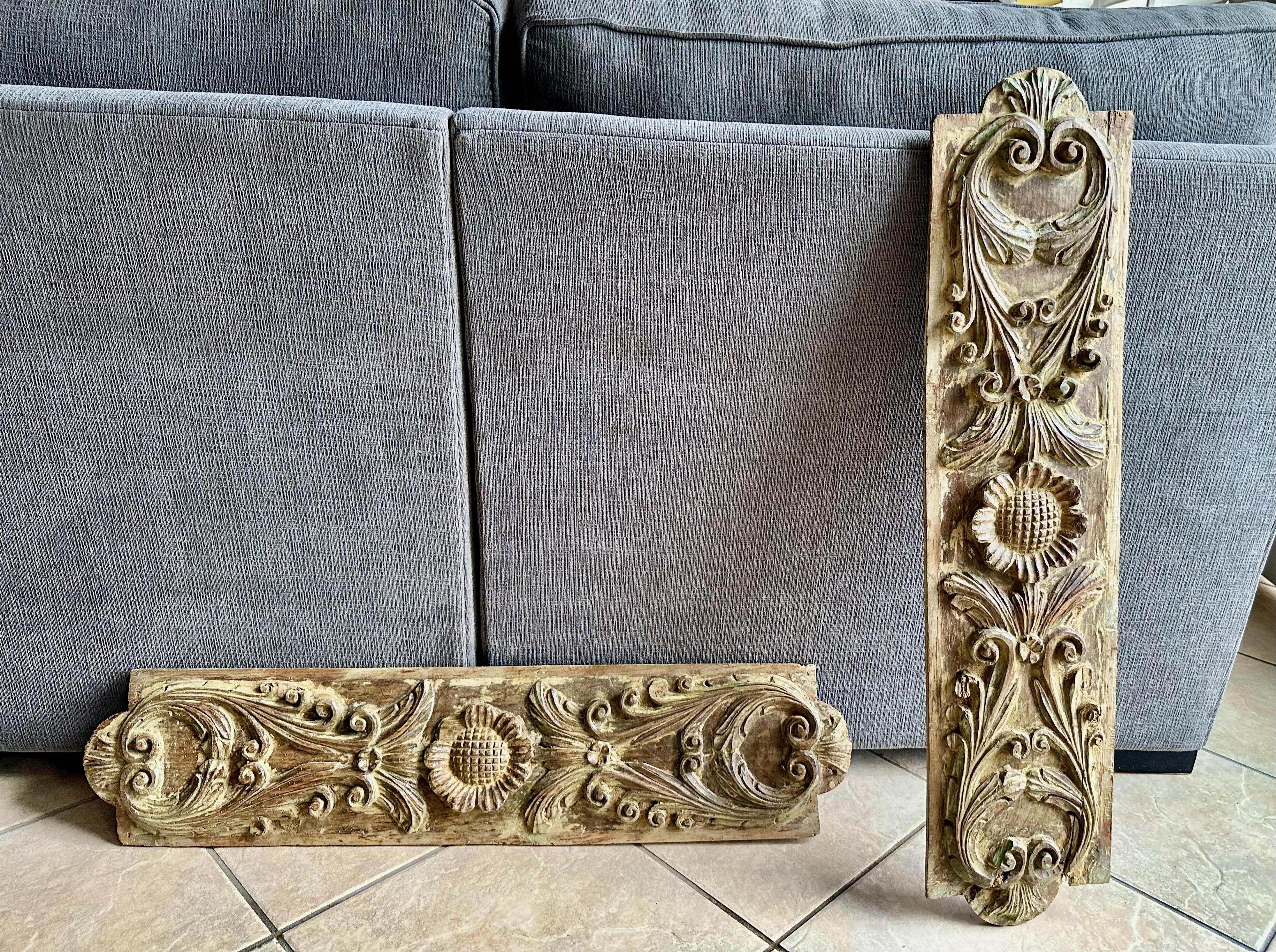 Pair of French Architectural Carved Giltwood Fragments Wall Art For Sale 3