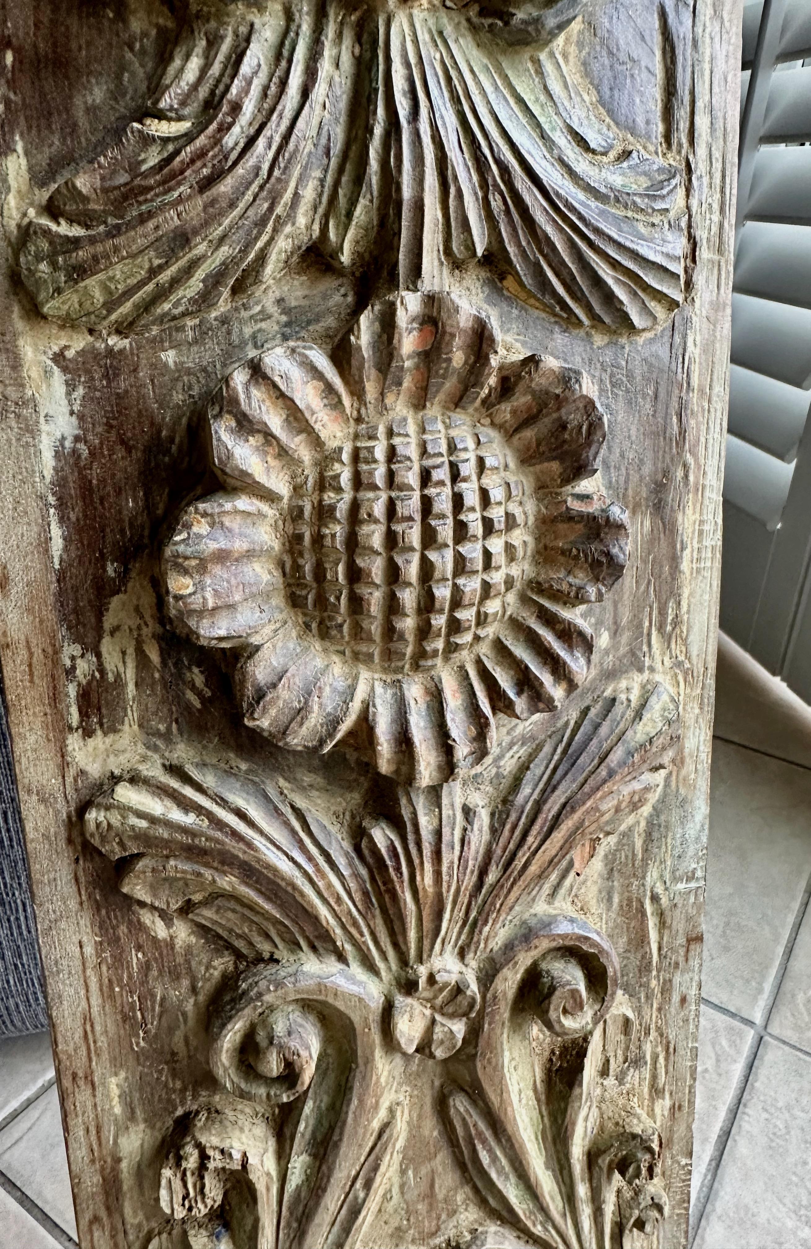 Pair of French Architectural Carved Giltwood Fragments Wall Art For Sale 4