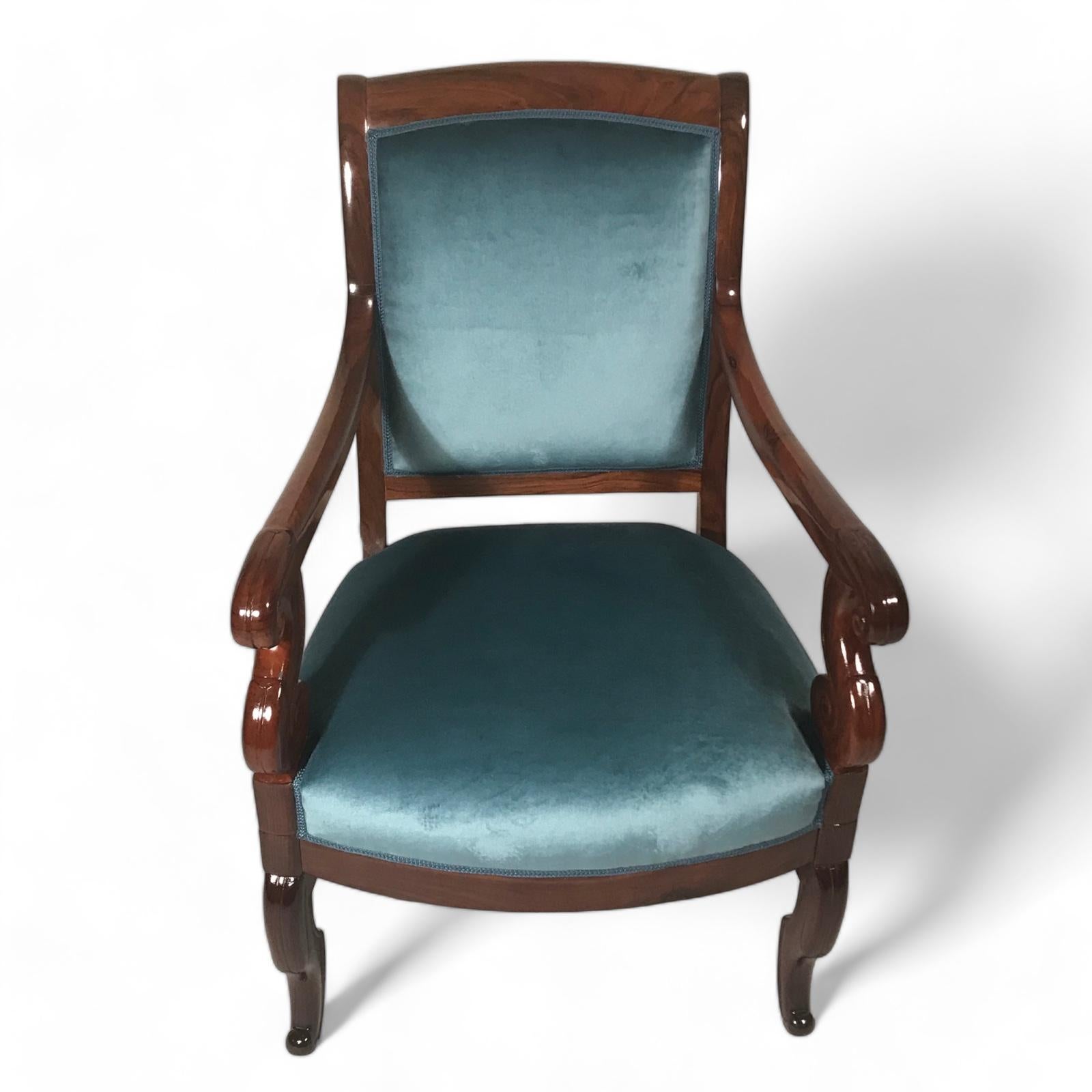 Crafted with meticulous attention to detail around the year 1820-30, these stunning French Restoration Armchairs epitomize the sophistication and grace of their era. Their timeless design features elegantly sculpted armrests adorned with delicate