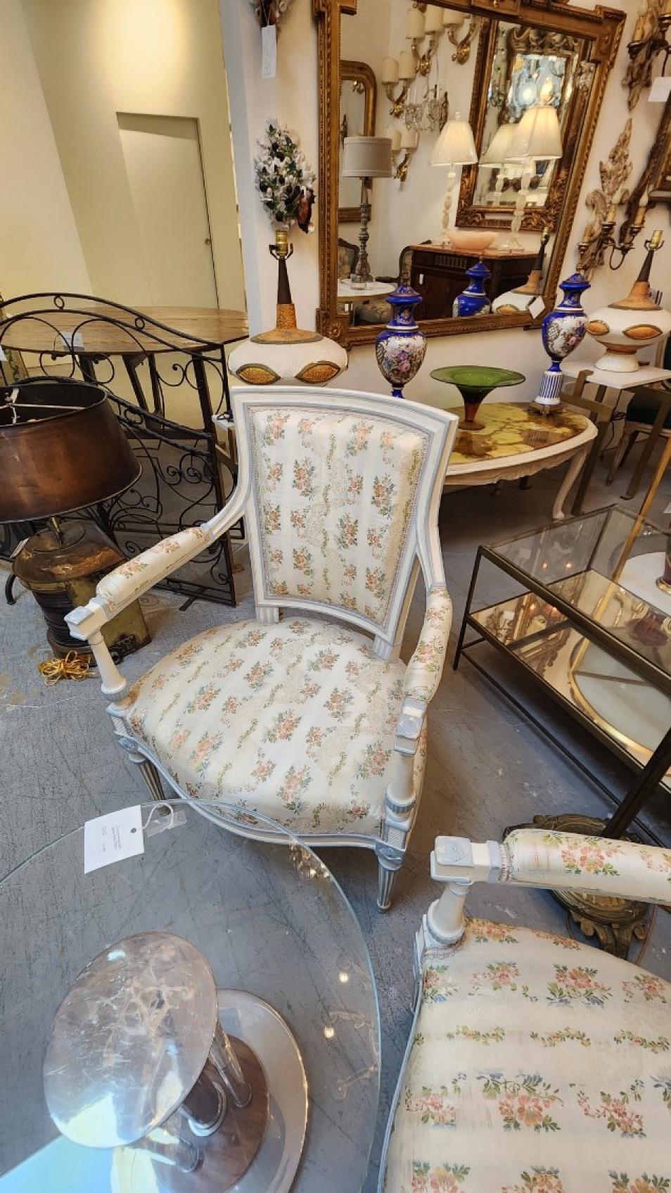 Pareja de sillones franceses Rococó en venta