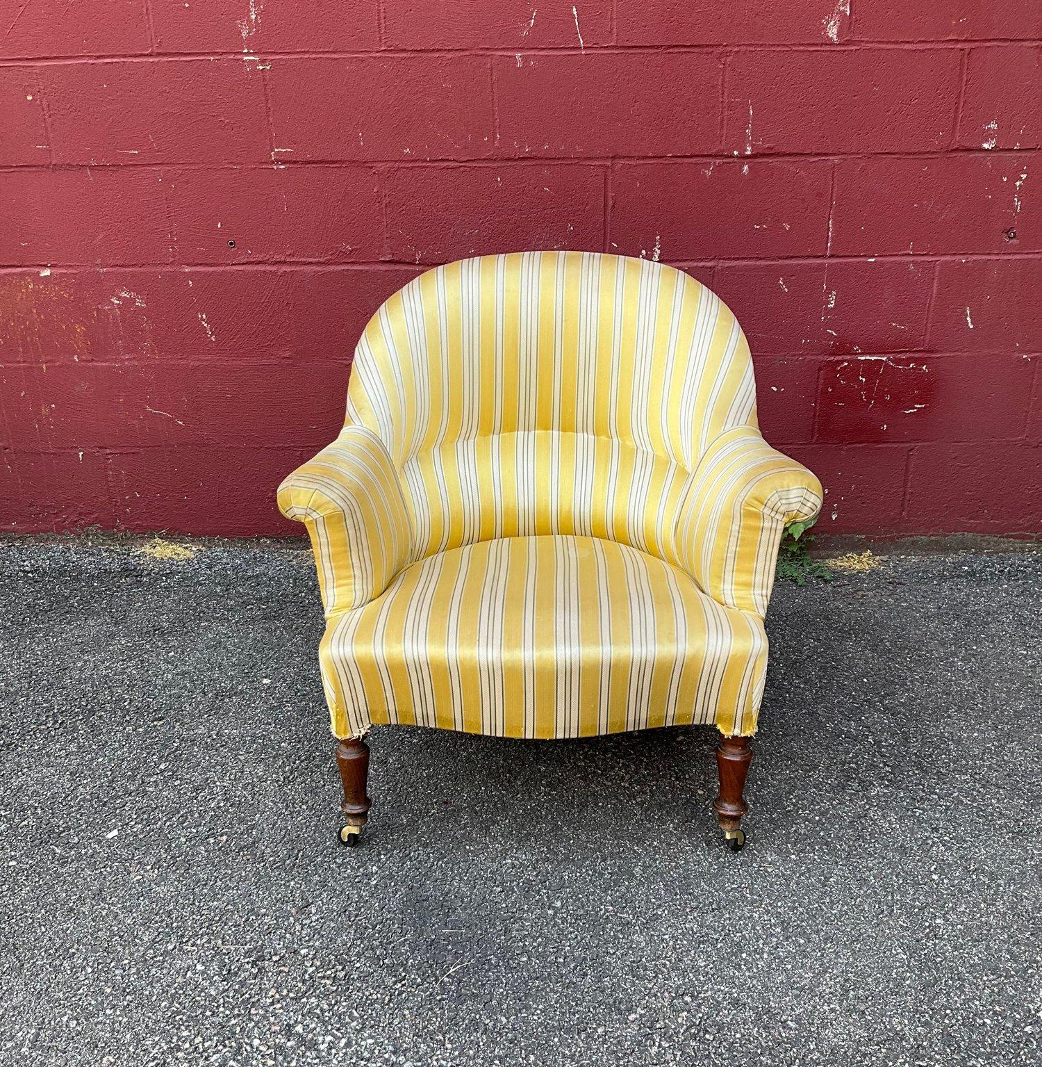 Pair of French Armchairs in Gold Striped Silk In Good Condition In Buchanan, NY