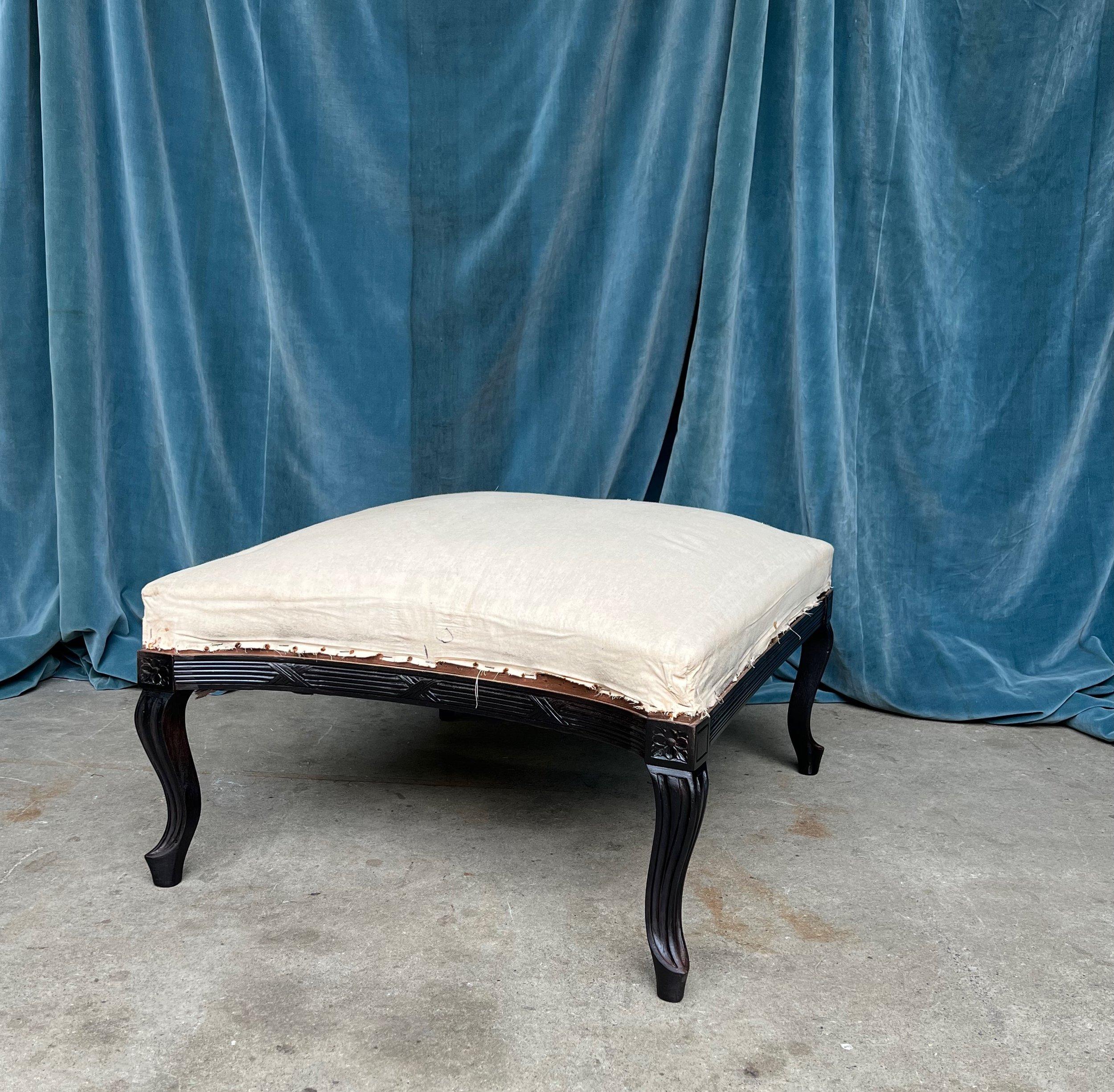 Pair of French Armchairs in Muslin with Matching Ottoman For Sale 6