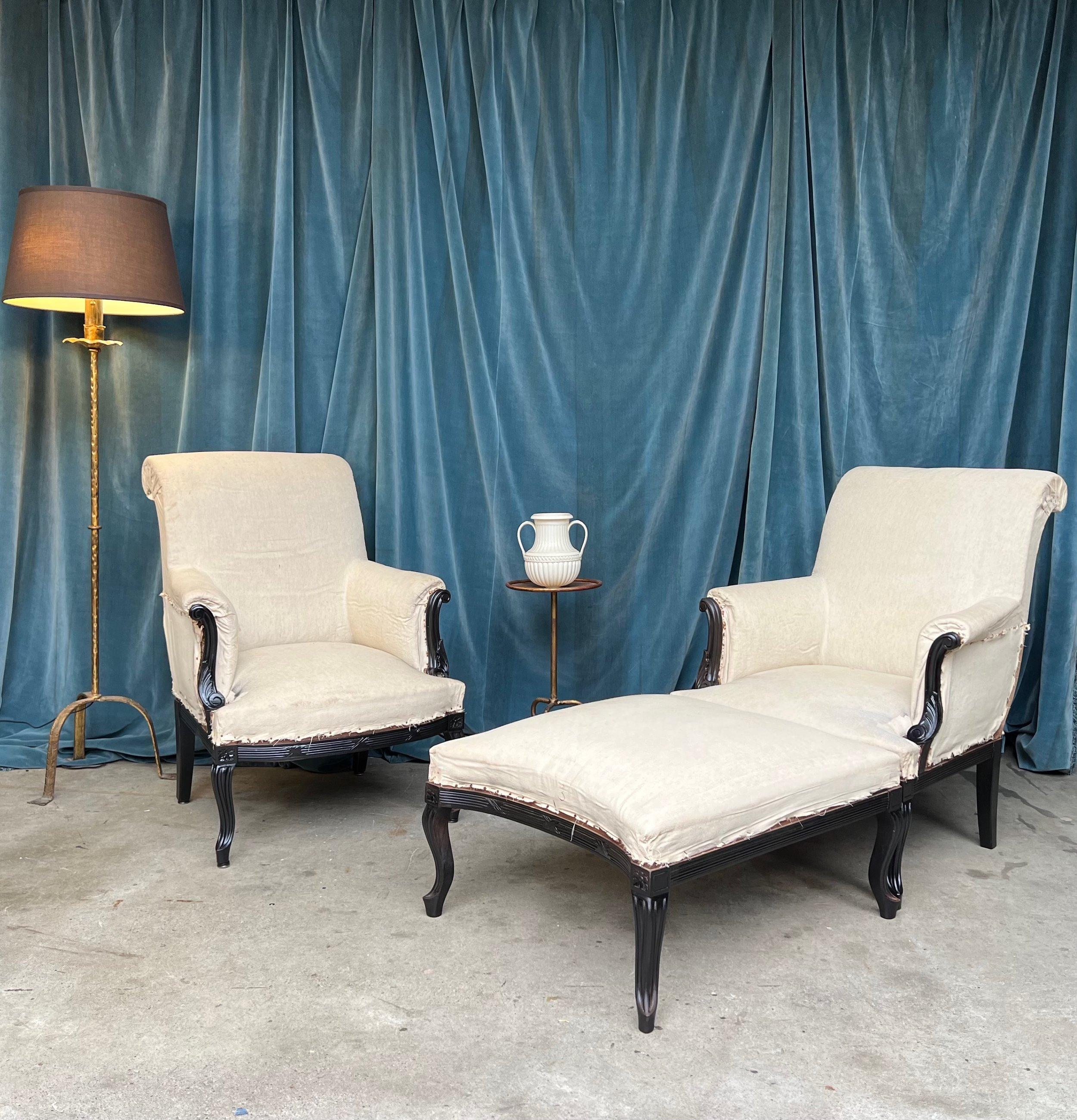 Pair of French Armchairs in Muslin with Matching Ottoman In Good Condition For Sale In Buchanan, NY