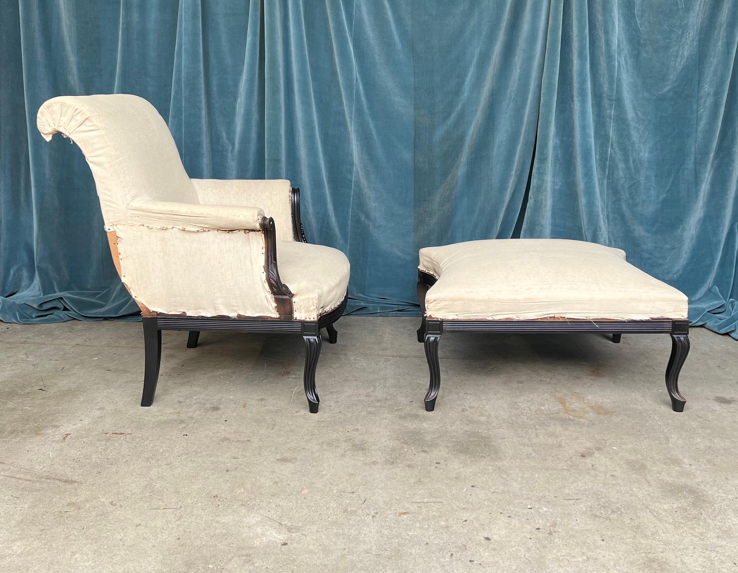 Pair of French Armchairs in Muslin with Matching Ottoman For Sale 1