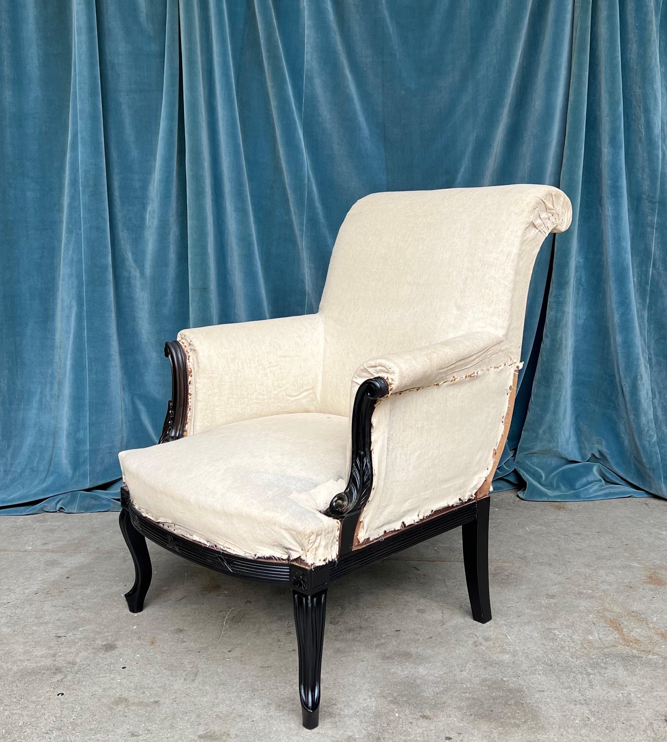 Pair of French Armchairs in Muslin with Matching Ottoman For Sale 2