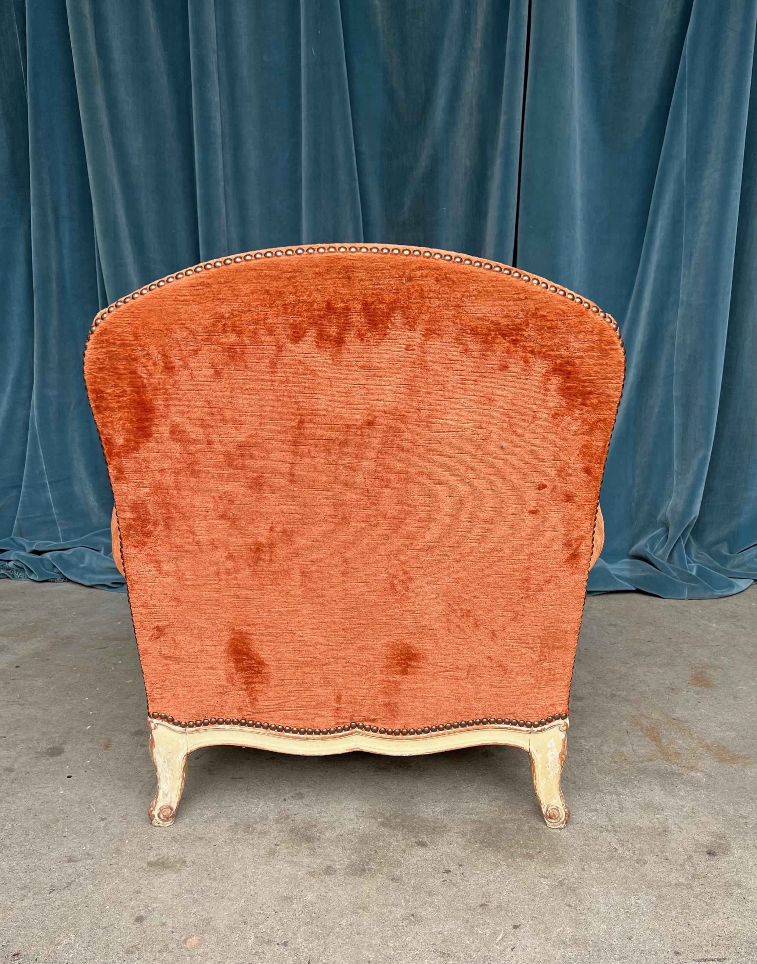 Paar französische Sessel aus orangefarbenem Samt im Zustand „Gut“ im Angebot in Buchanan, NY