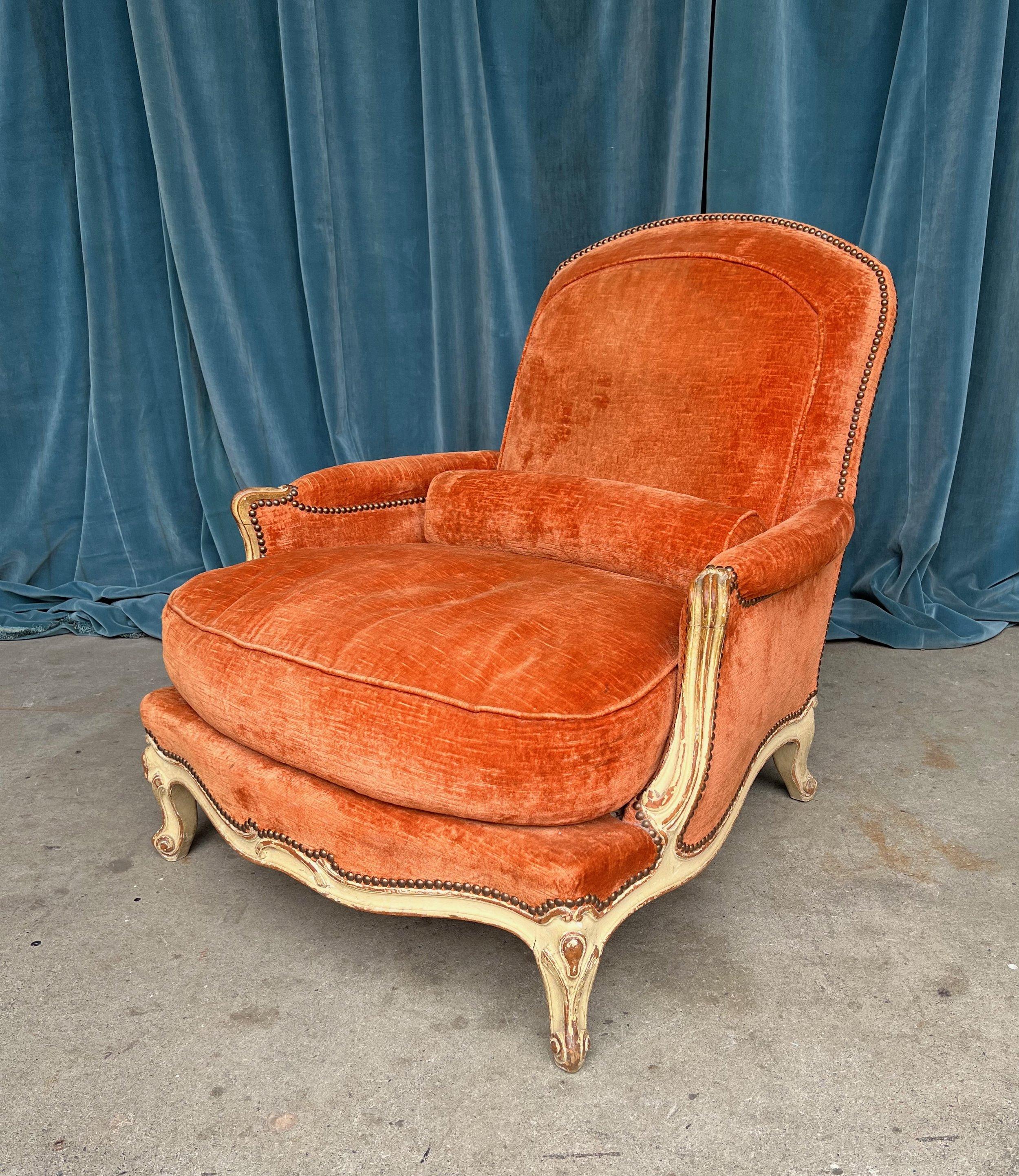 Paar französische Sessel aus orangefarbenem Samt im Angebot 2