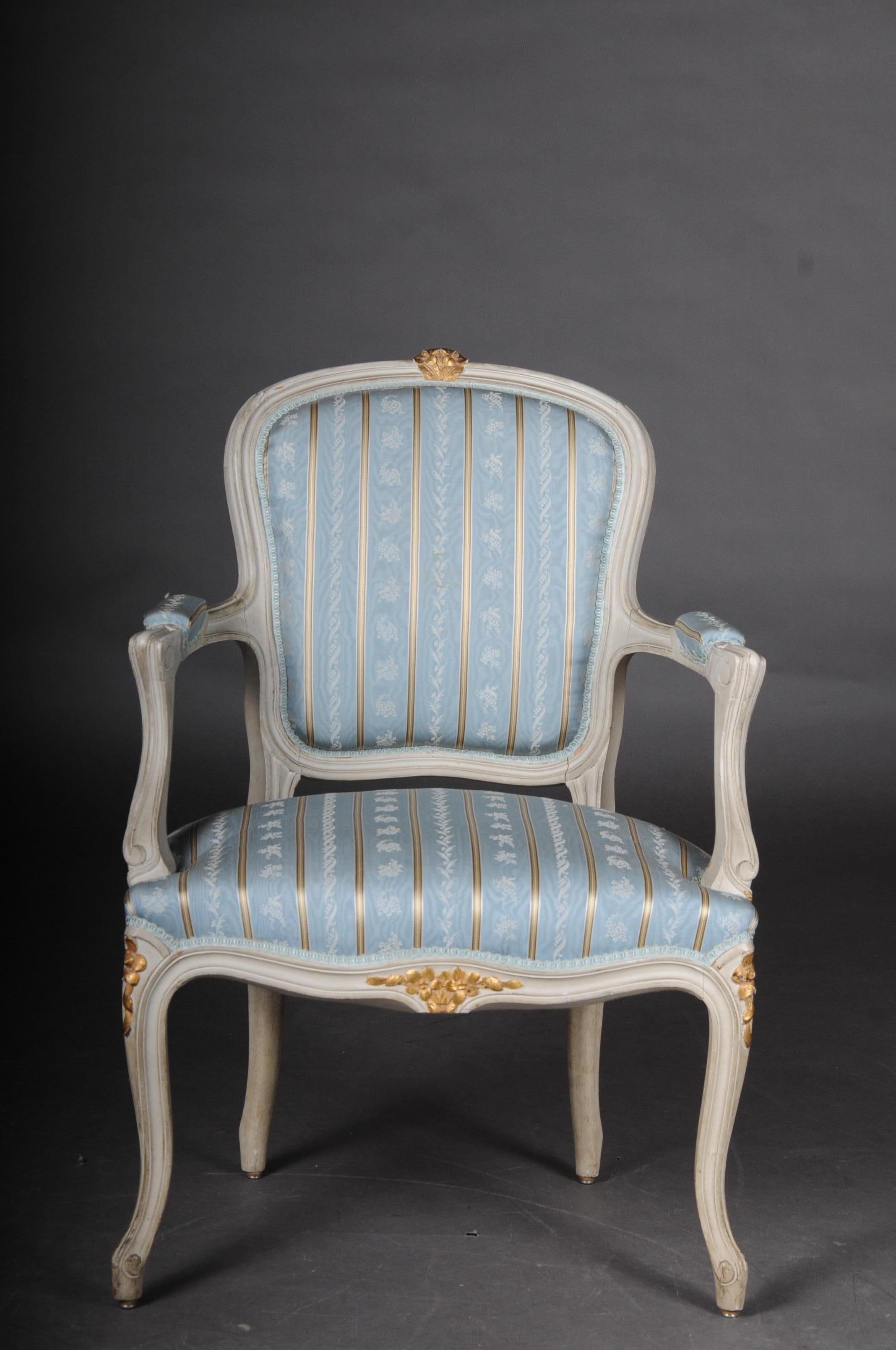 Pair of French armchairs Louis XV chairs, 20th century.

Massive beech 20th century colored and gilded. Very finely designed frame with relief carvings. Fine and very time-typical lines, a seating of the highest quality. Carved solid wood. Rich