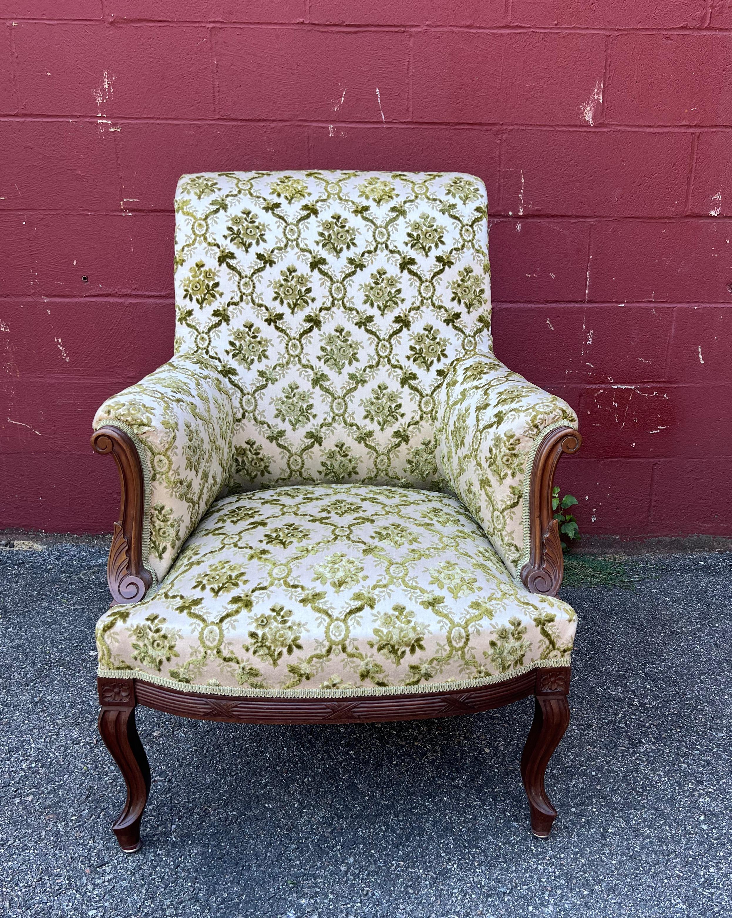 Pair of French Armchairs with Matching Ottoman In Good Condition In Buchanan, NY