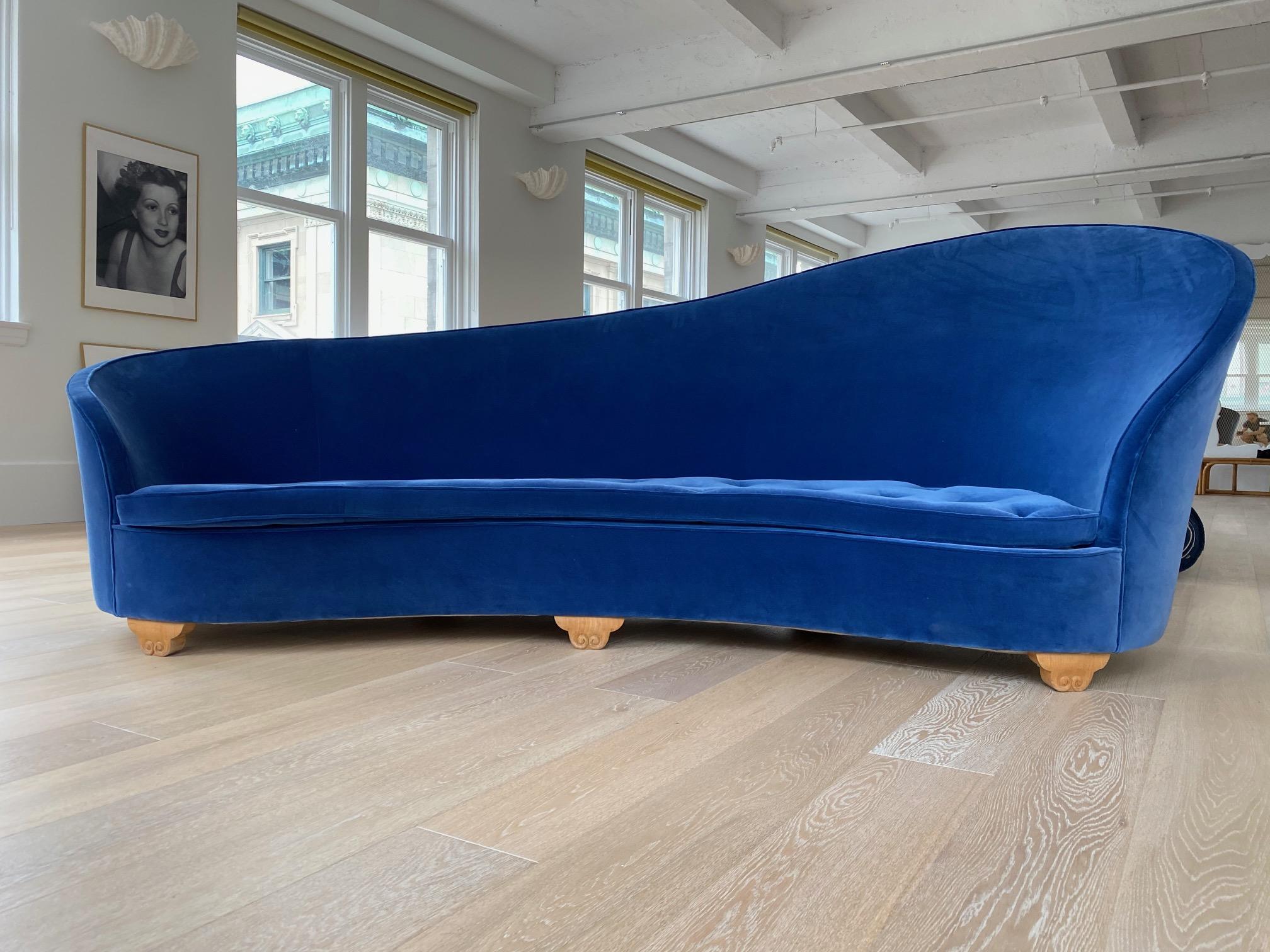Paar französische Art Deco Sofas aus blauem Samt der 1930er Jahre 2
