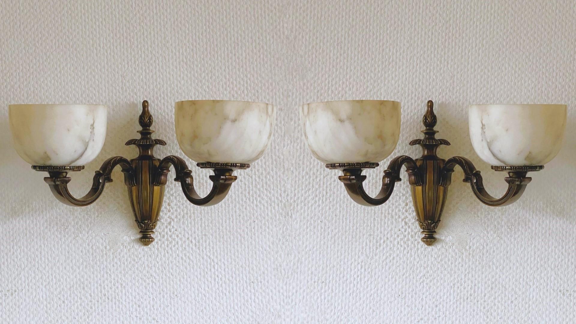 Pair of French Art Deco Alabaster Bronze Two-light Wall Sconces, France, 1930s In Good Condition For Sale In Frankfurt am Main, DE