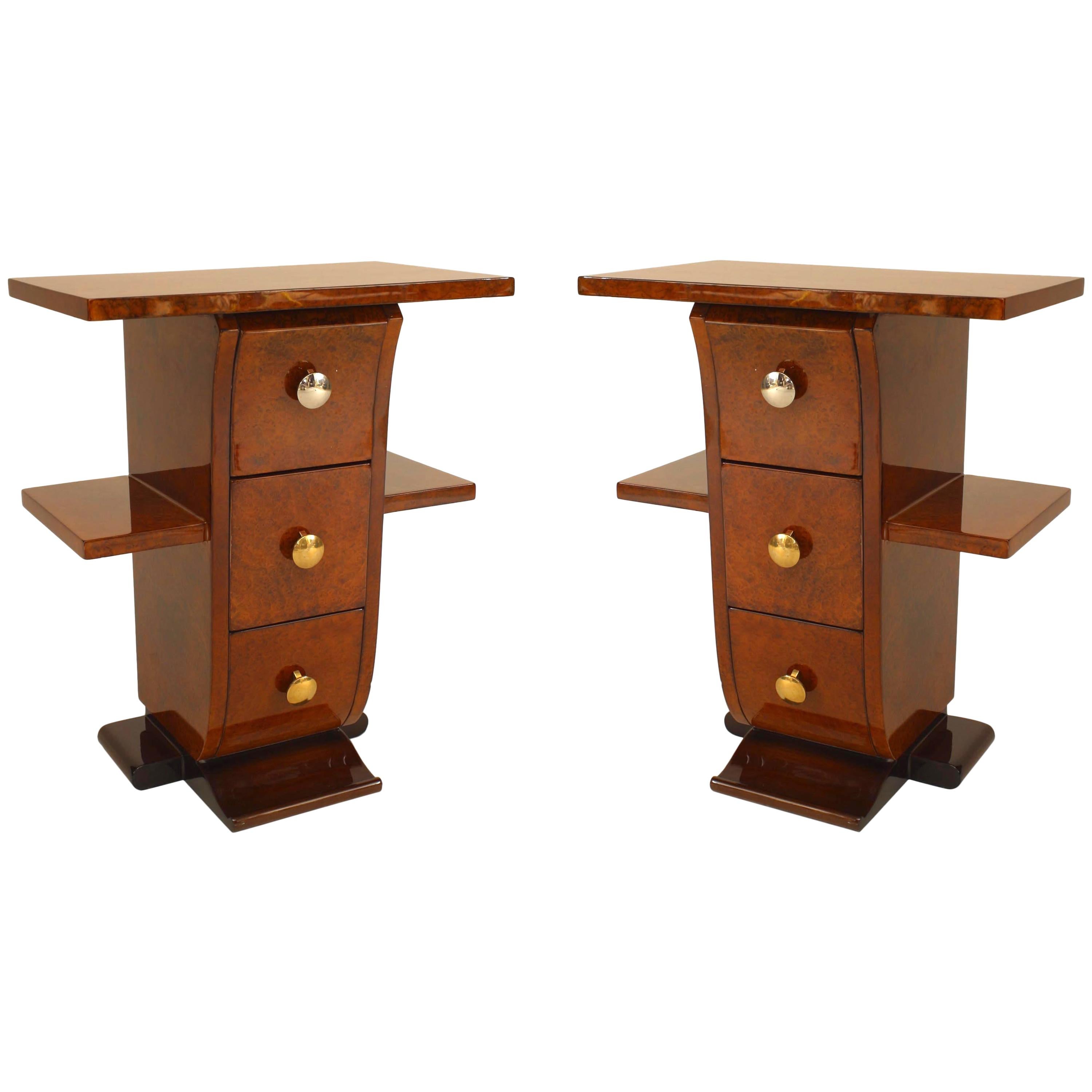 Paar französische Amboyna-Holz-Beistelltische im Art-déco-Stil im Angebot