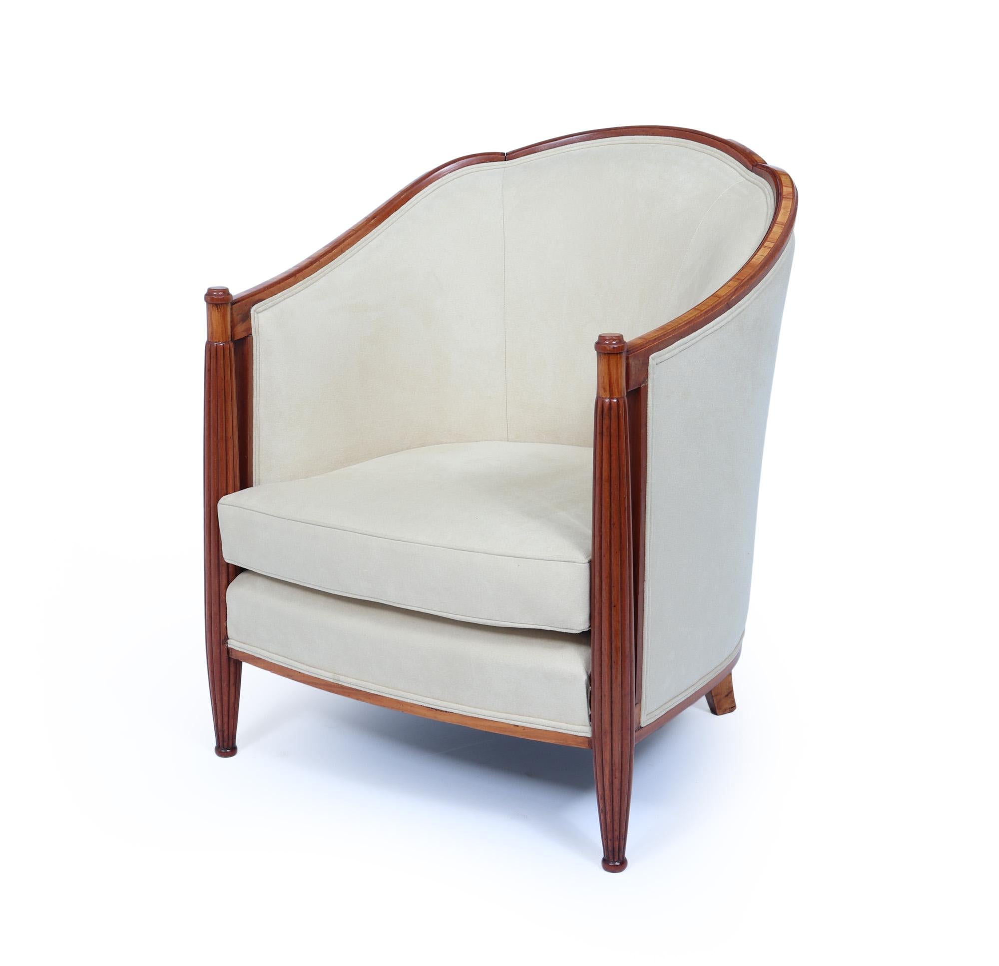 Art-Deco-Sessel von Dominique 
Ein Paar von Französisch Art Deco Sessel von Maison Dominique, Andre Domin und Marcel Genevieve entworfen und produziert diese Stühle in den 1920er Jahren ein seltenes Beispiel in Mahagoni und Tulipwood Intarsien mit