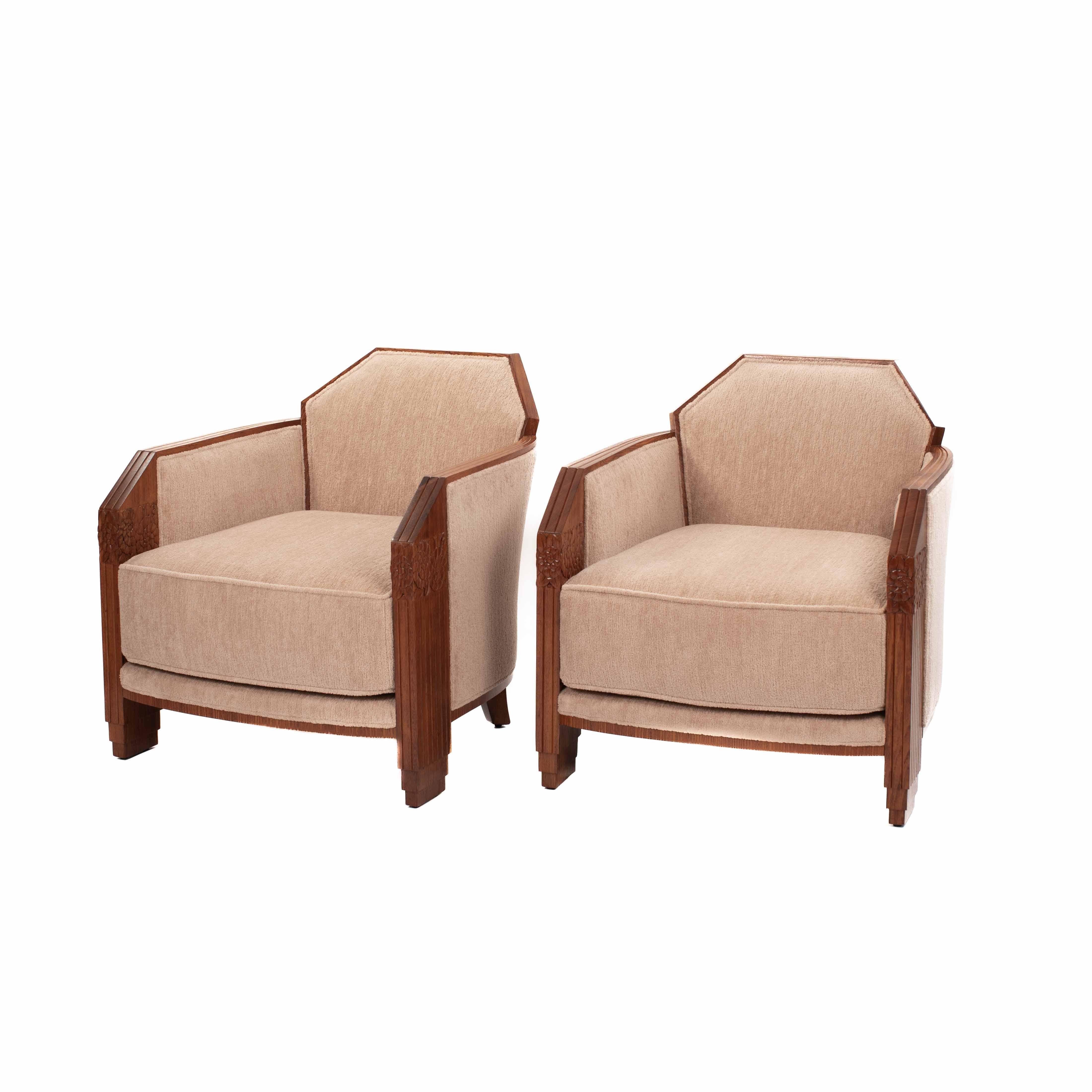 Carved Pair of French Art Deco Armchairs in Solid Rosewood with Stylized Carvings 1920s For Sale