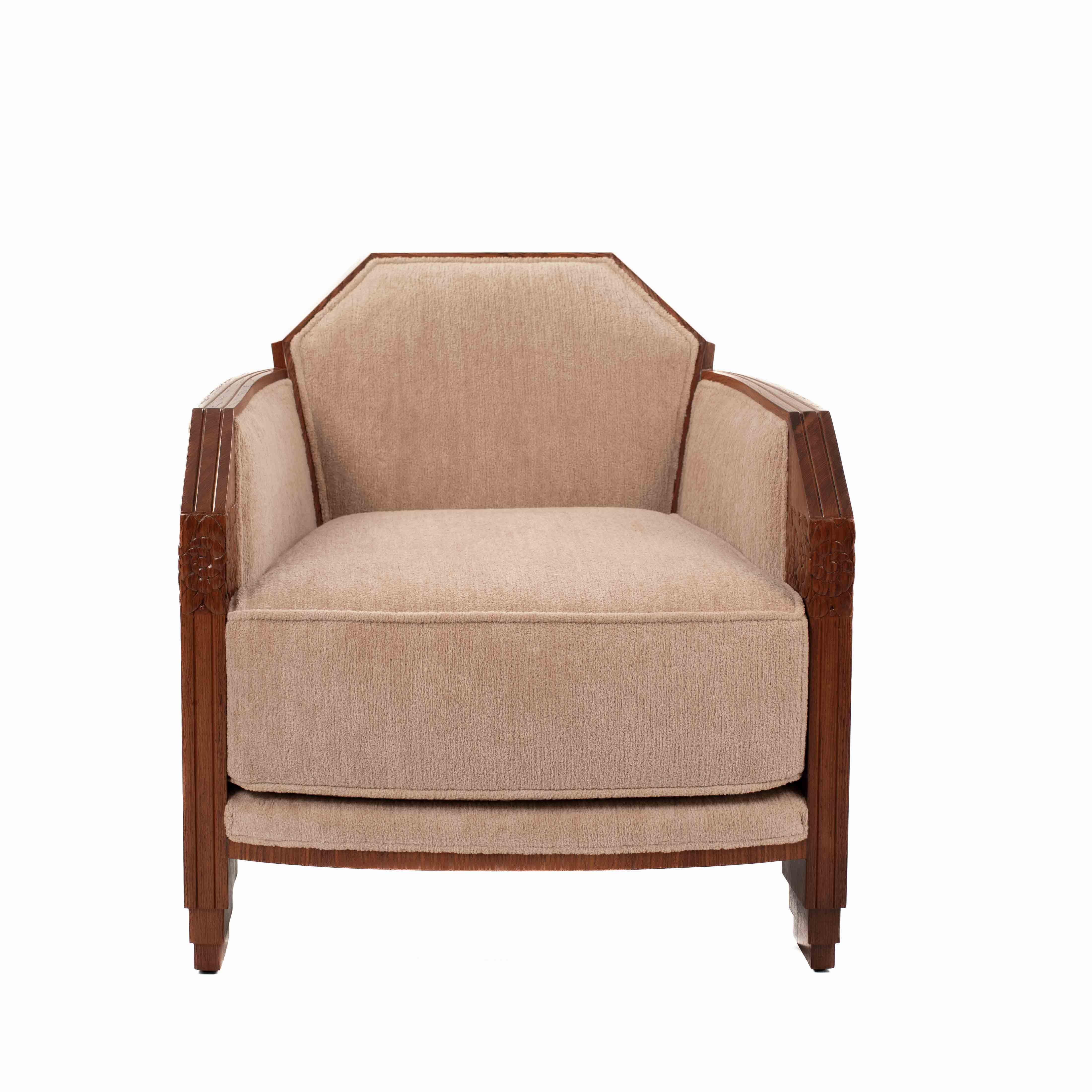 Pair of French Art Deco Armchairs in Solid Rosewood with Stylized Carvings 1920s In Excellent Condition For Sale In Salzburg, AT