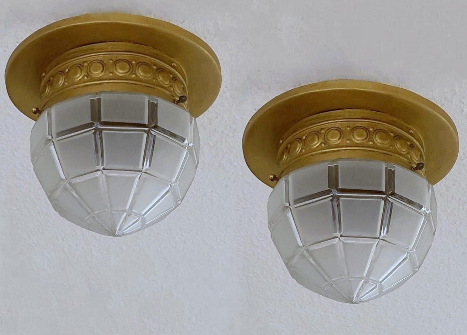 Pair of French Art Deco Art Glass Flush Mounts Ceiling Lights, 1930s In Good Condition For Sale In Frankfurt am Main, DE