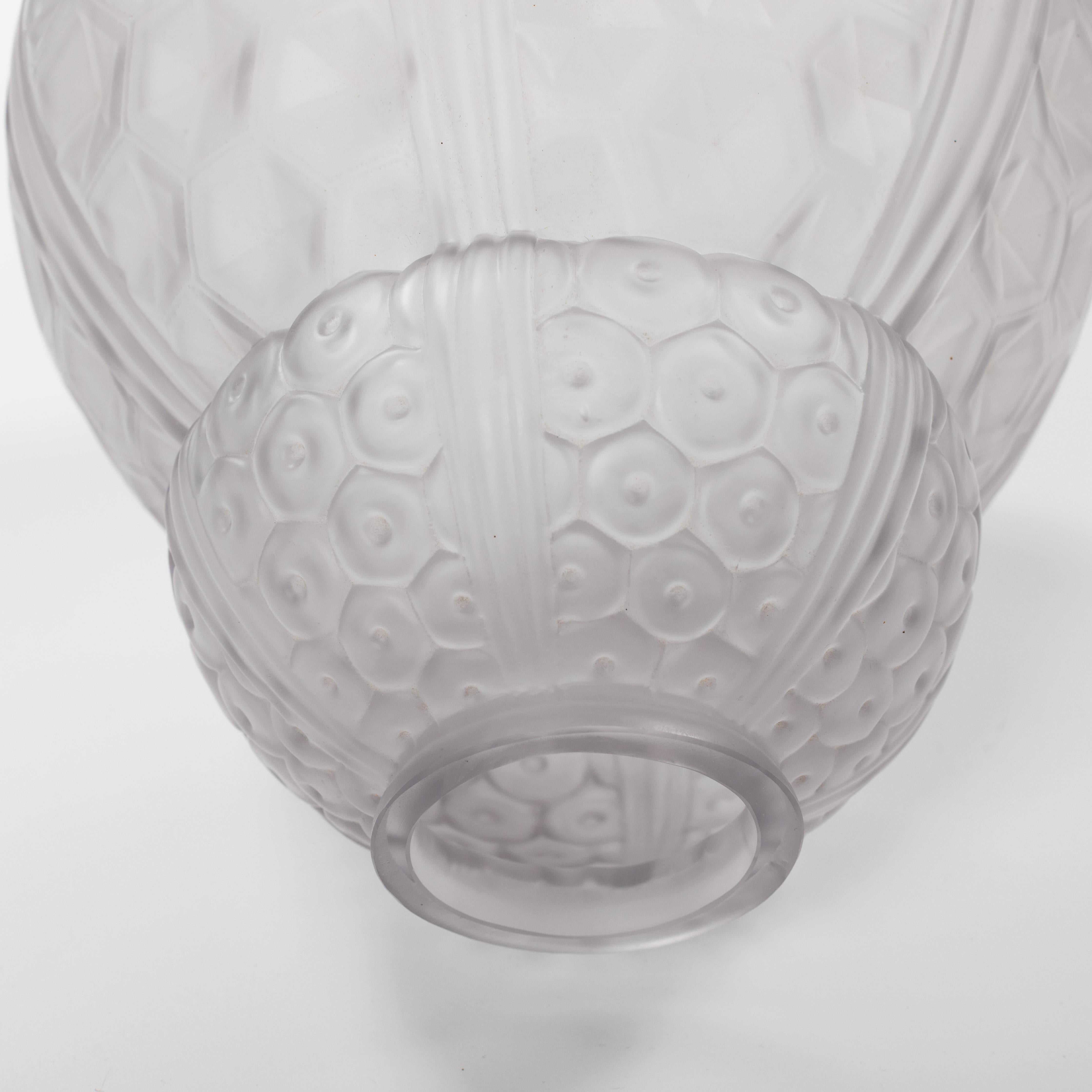 Paire de vases en verre Art Déco français à motifs géométriques par Oreor, années 1930 en vente 2