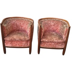 Paar französische Art Deco Barrel Club Chairs mit originalem rosa Samtstoff