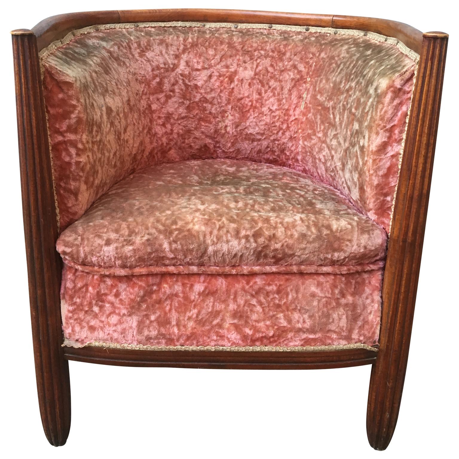 Pair of French Art Deco Barrel Club Chairs in Original Pink Velvet Fabric In Good Condition In Haddonfield, NJ