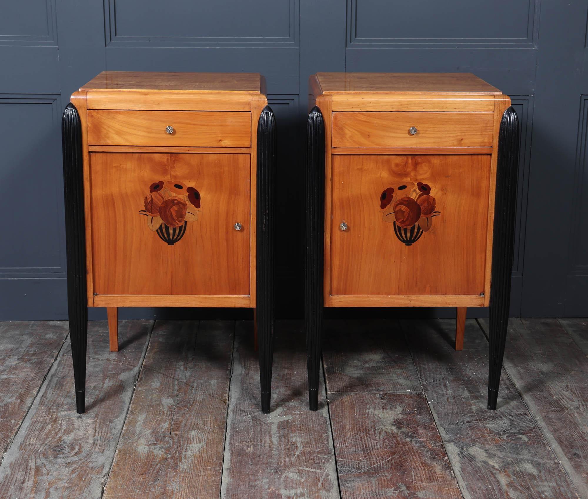 Early 20th Century Pair of French Art Deco bedside Cabinets For Sale
