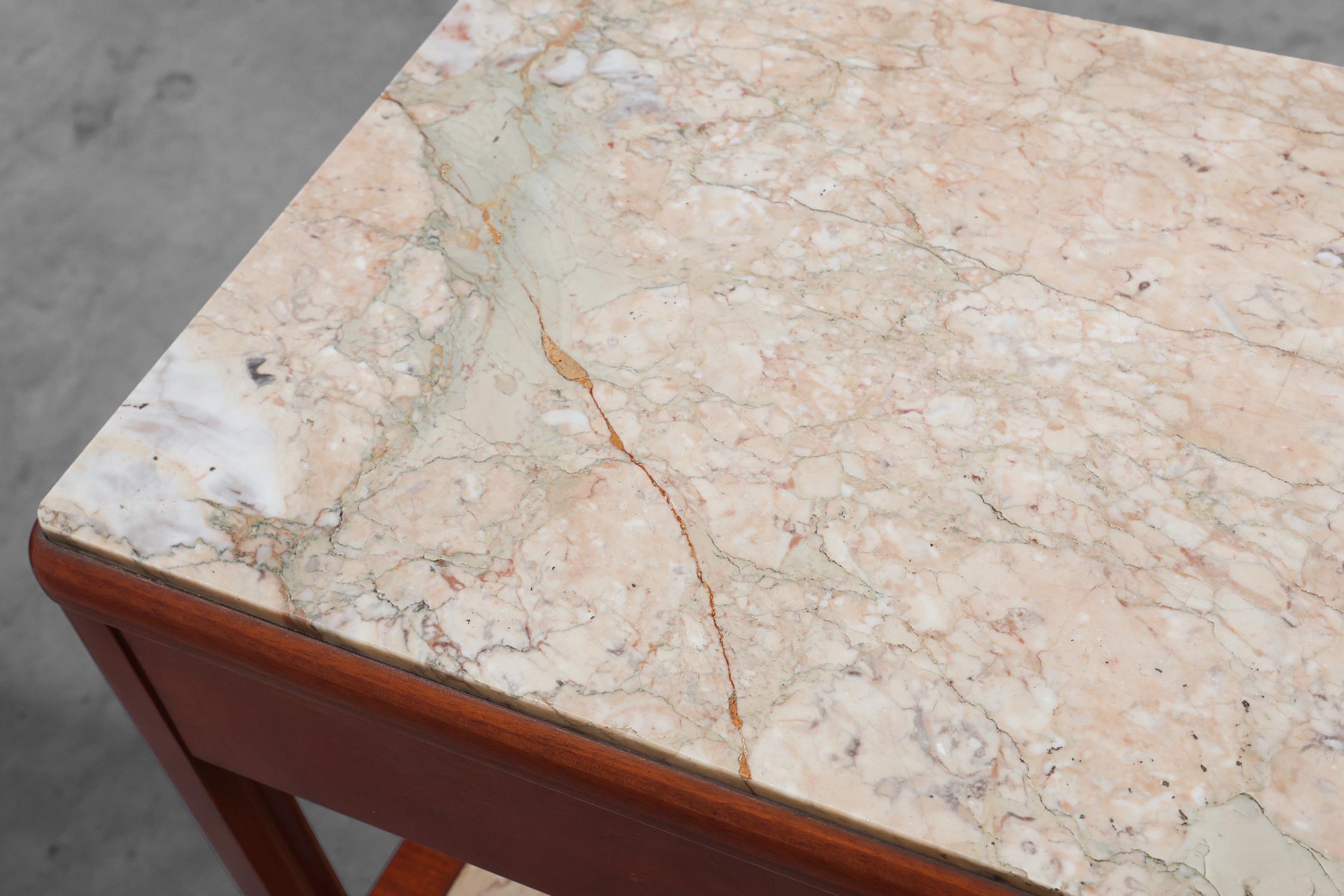 Pair of French Art Deco bedside tables with marquetry and marble tops, 1940s en vente 4