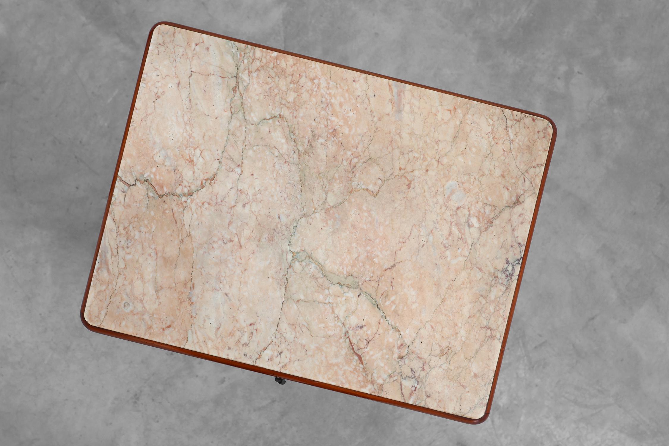 Pair of French Art Deco bedside tables with marquetry and marble tops, 1940s en vente 7