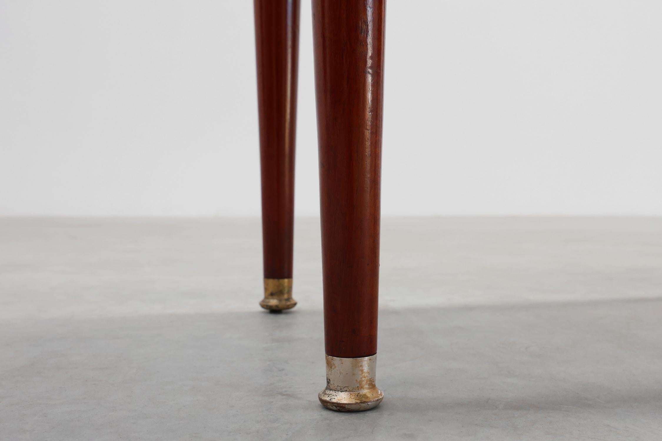 Pair of French Art Deco bedside tables with marquetry and marble tops, 1940s en vente 11