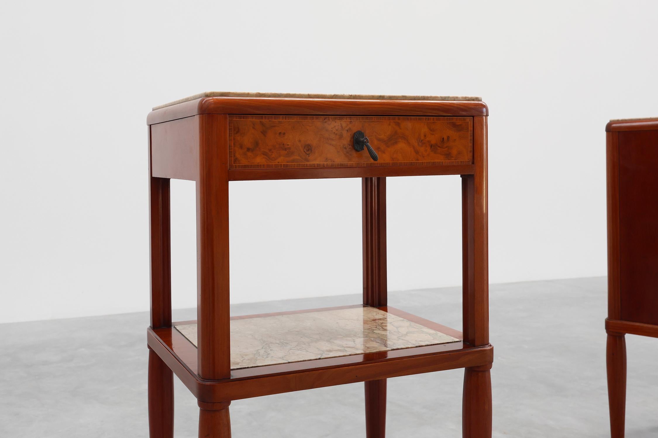 Marqueterie Pair of French Art Deco bedside tables with marquetry and marble tops, 1940s en vente