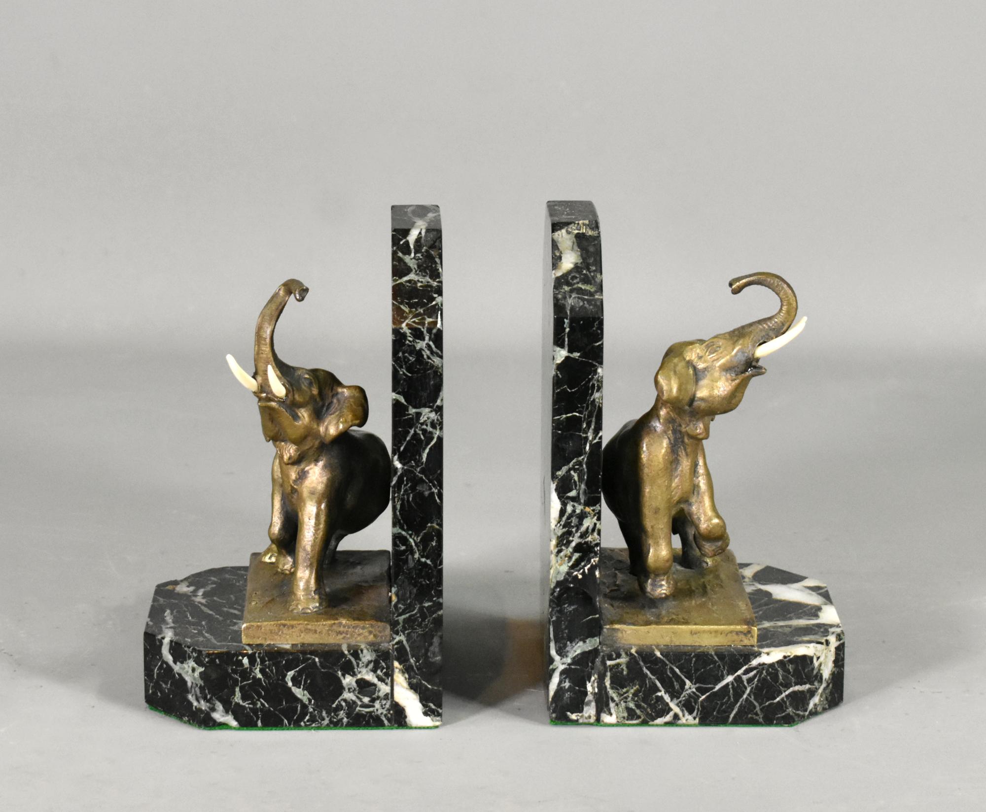 Paire de serre-livres Art déco français signé H Fady en bronze Bon état - En vente à SAINTE-COLOMBE, FR