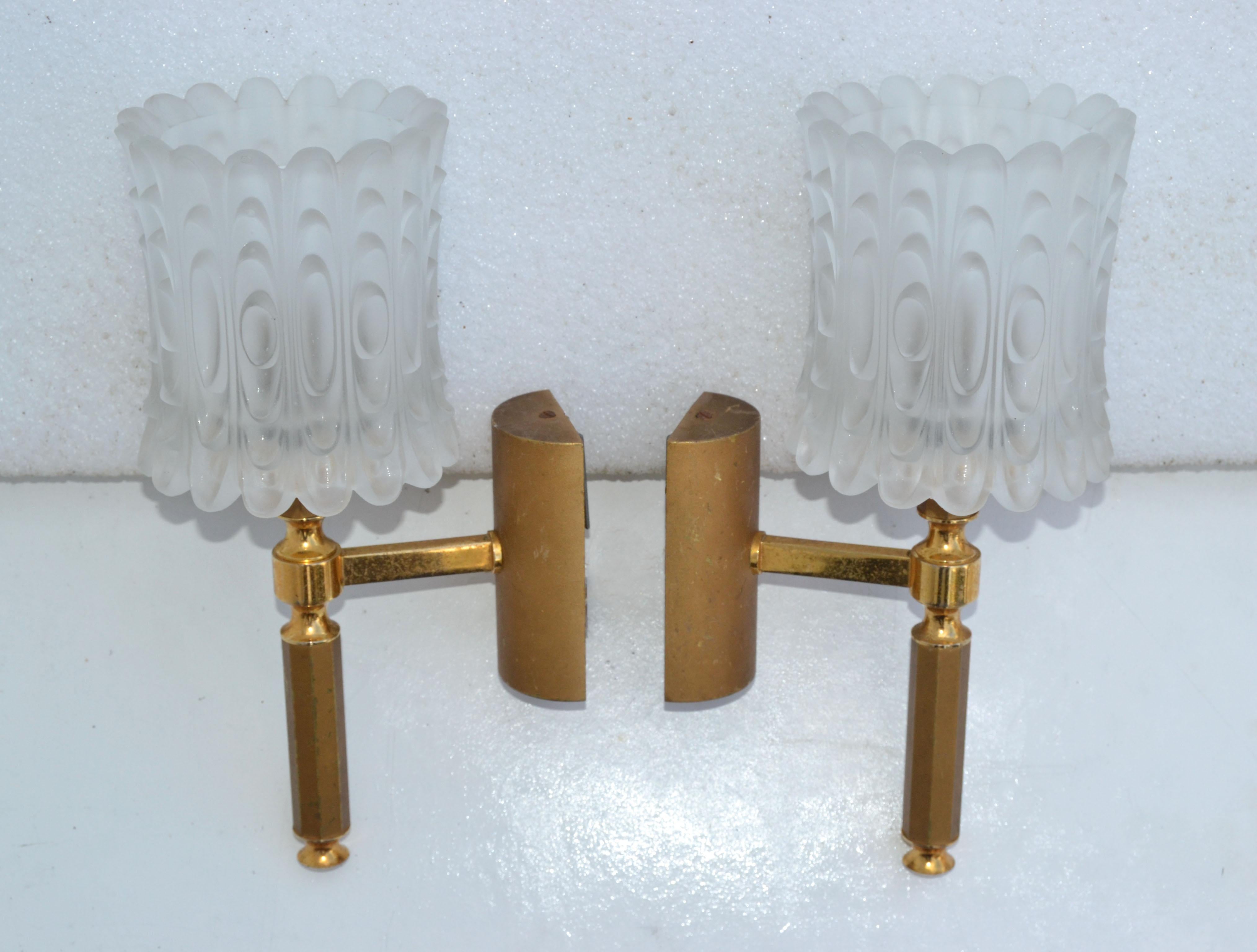 Mid-20th Century Pair of French Art Deco Brass & Frosted Glass Sconces, Wall Lights For Sale