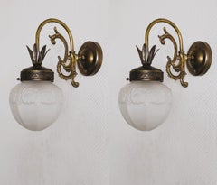 Paire d'appliques murales Art Déco françaises en laiton et verre dépoli, années 1930