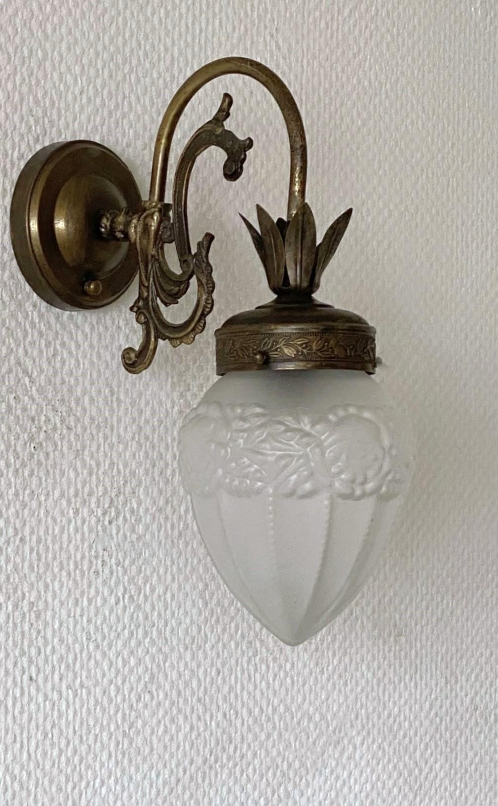 Pair of French Art Deco Brass Frosted Glass Wall Sconces, 1930s For Sale 1