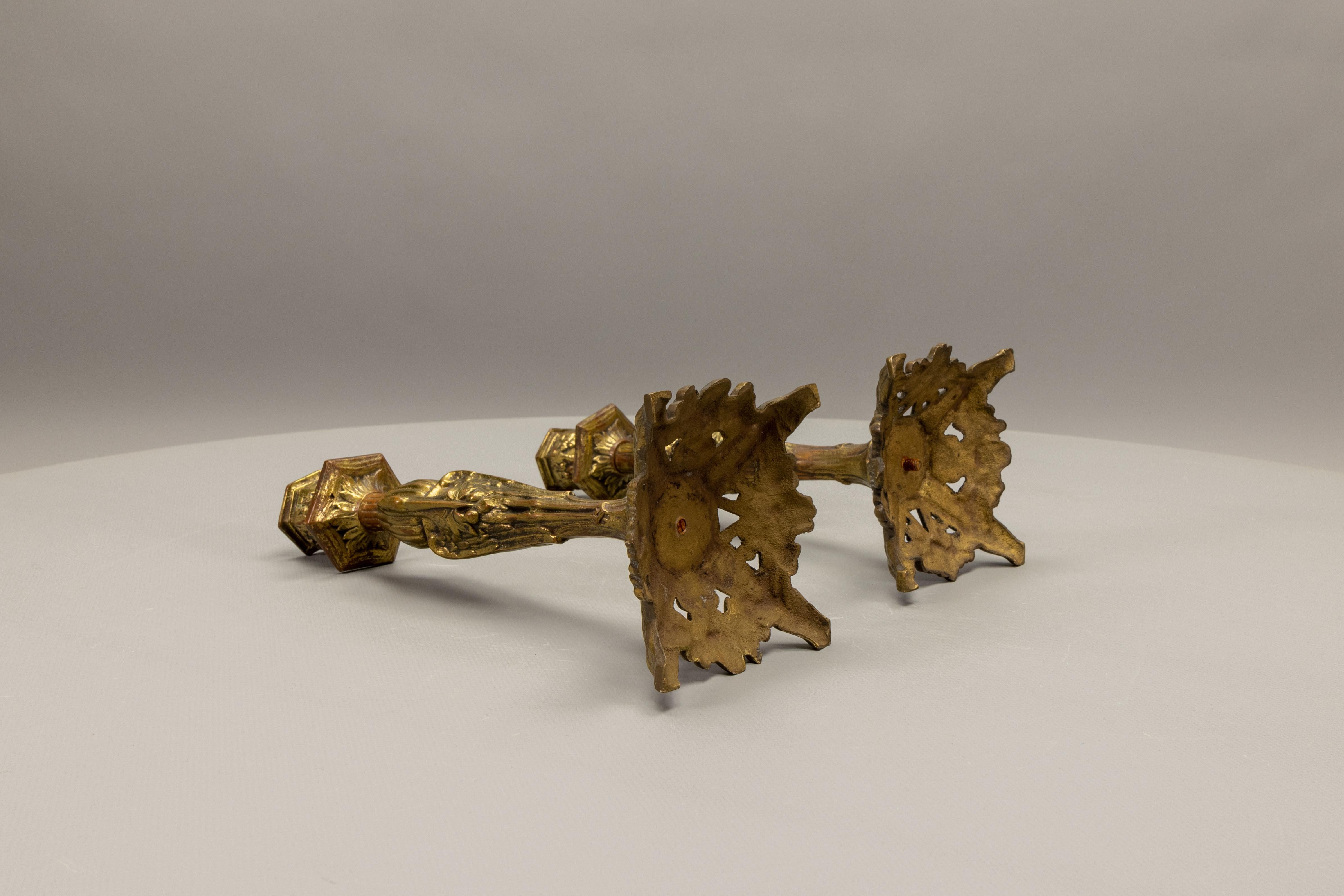 Coppia di candelieri in bronzo Art Déco francese con cicogne di Marabù, anni '30 circa in vendita 5