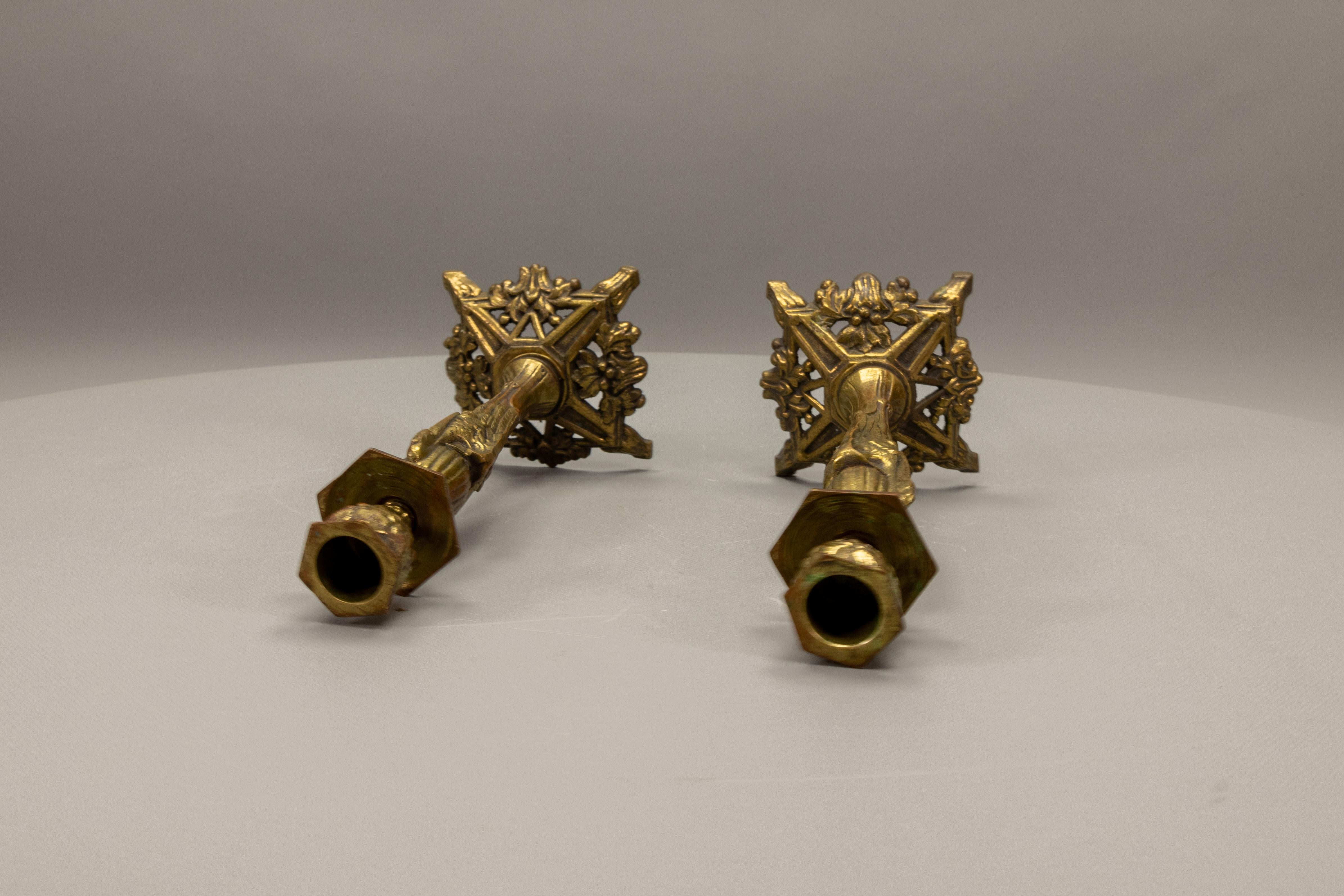 Coppia di candelieri in bronzo Art Déco francese con cicogne di Marabù, anni '30 circa in vendita 7