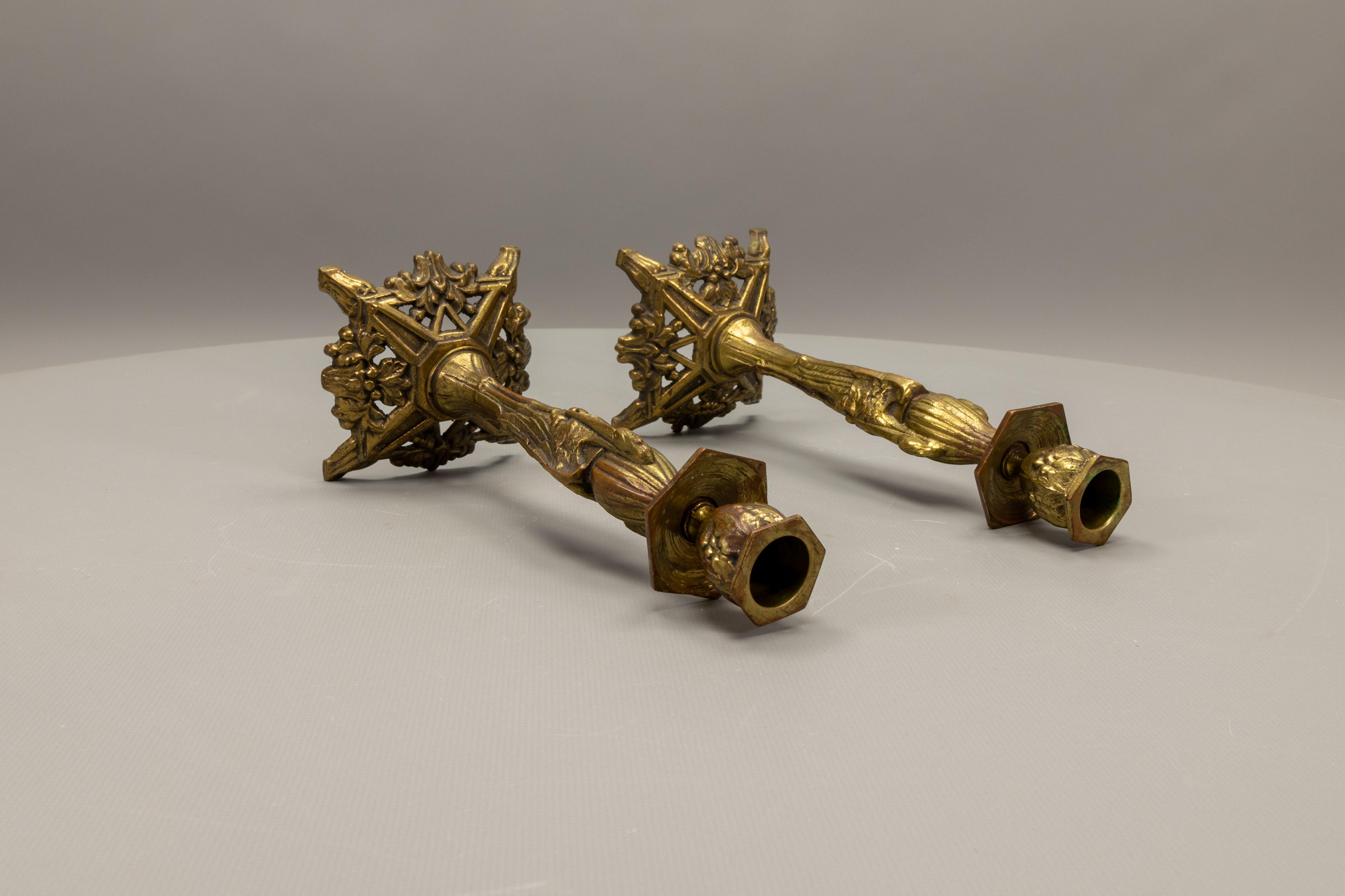 Coppia di candelieri in bronzo Art Déco francese con cicogne di Marabù, anni '30 circa in vendita 8