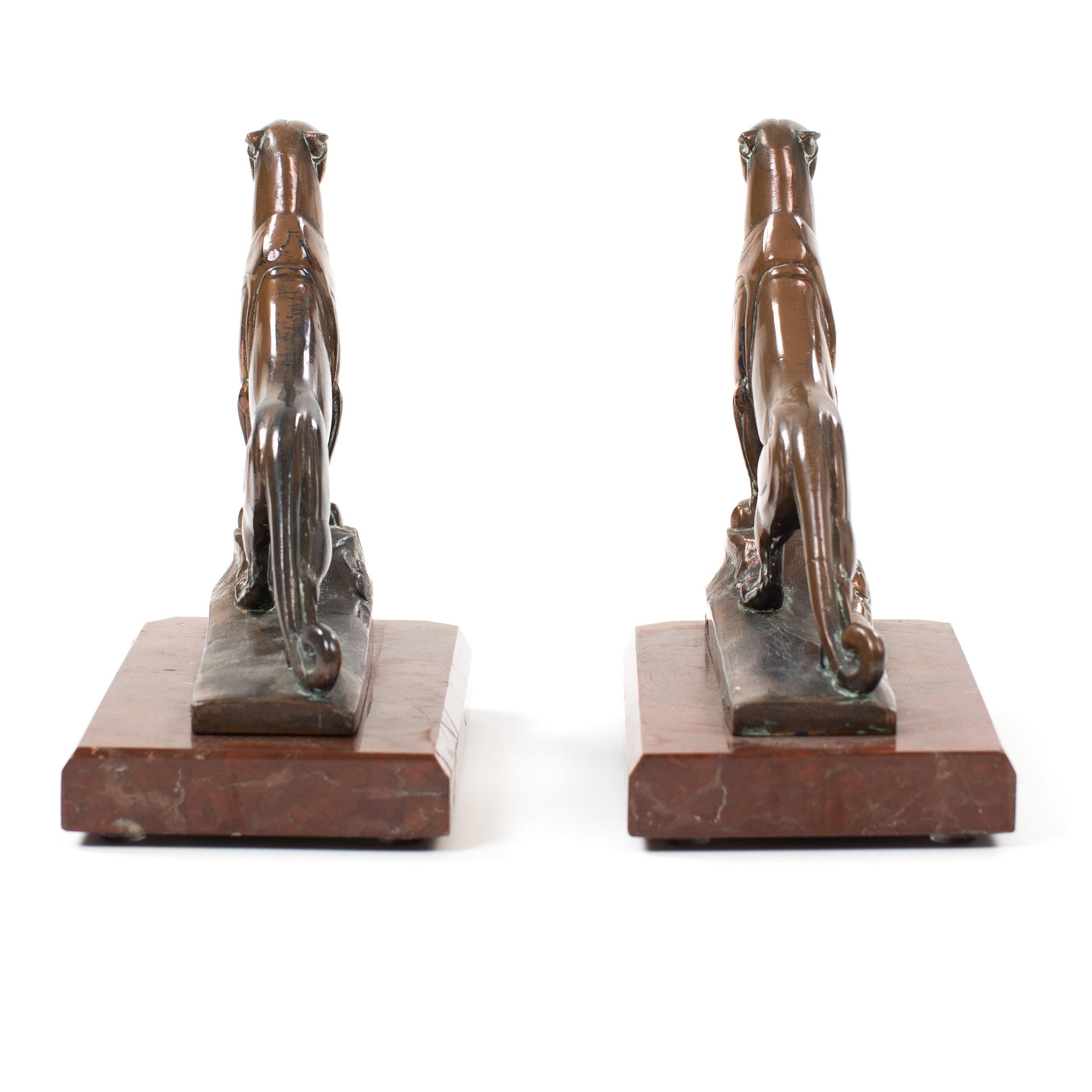 Pair of French Art Déco Bronze Panther Bookends on Marble base, signed Frecourt In Good Condition In Salzburg, AT