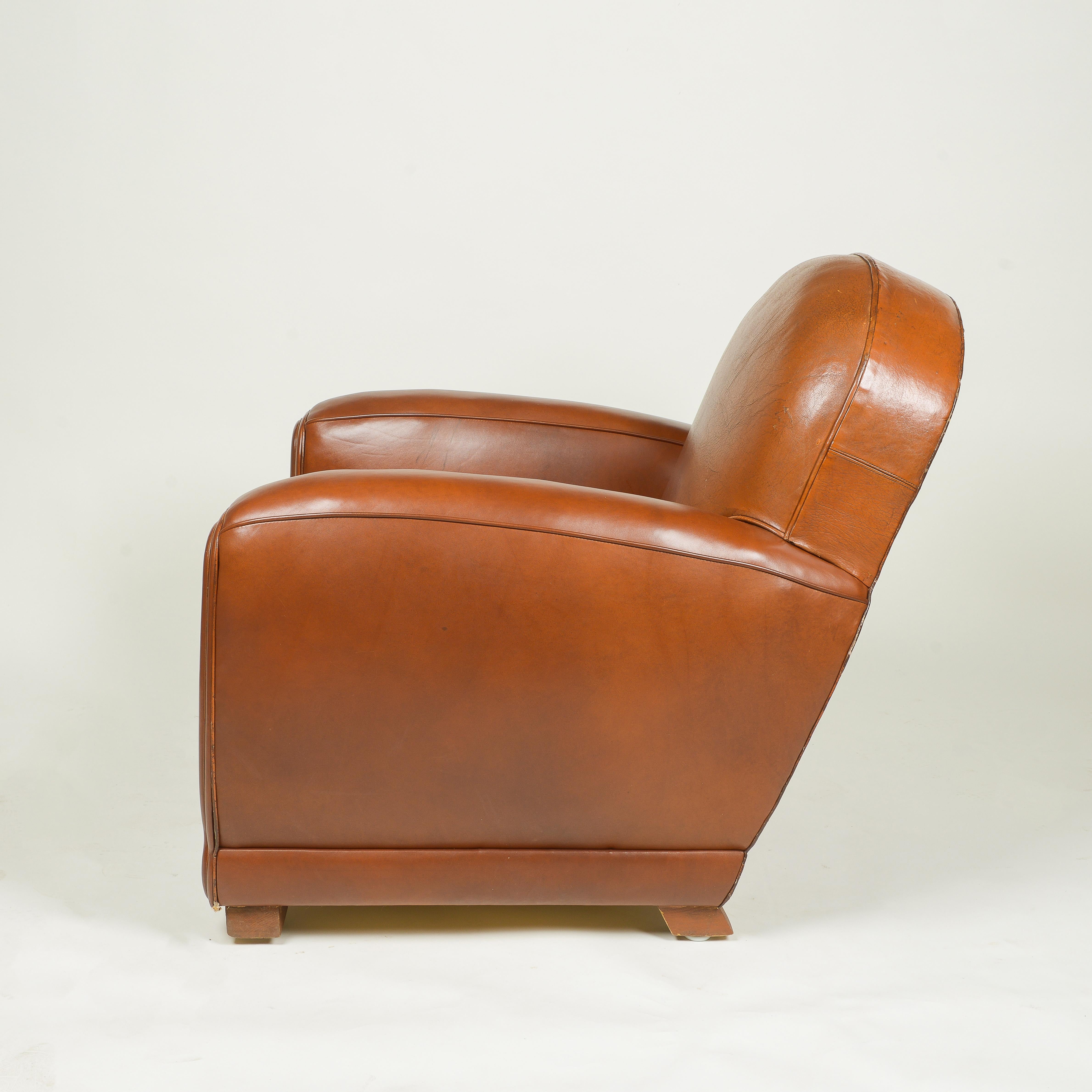 Pair of French Art Deco Brown Leather Club Chairs In Excellent Condition For Sale In New York, NY