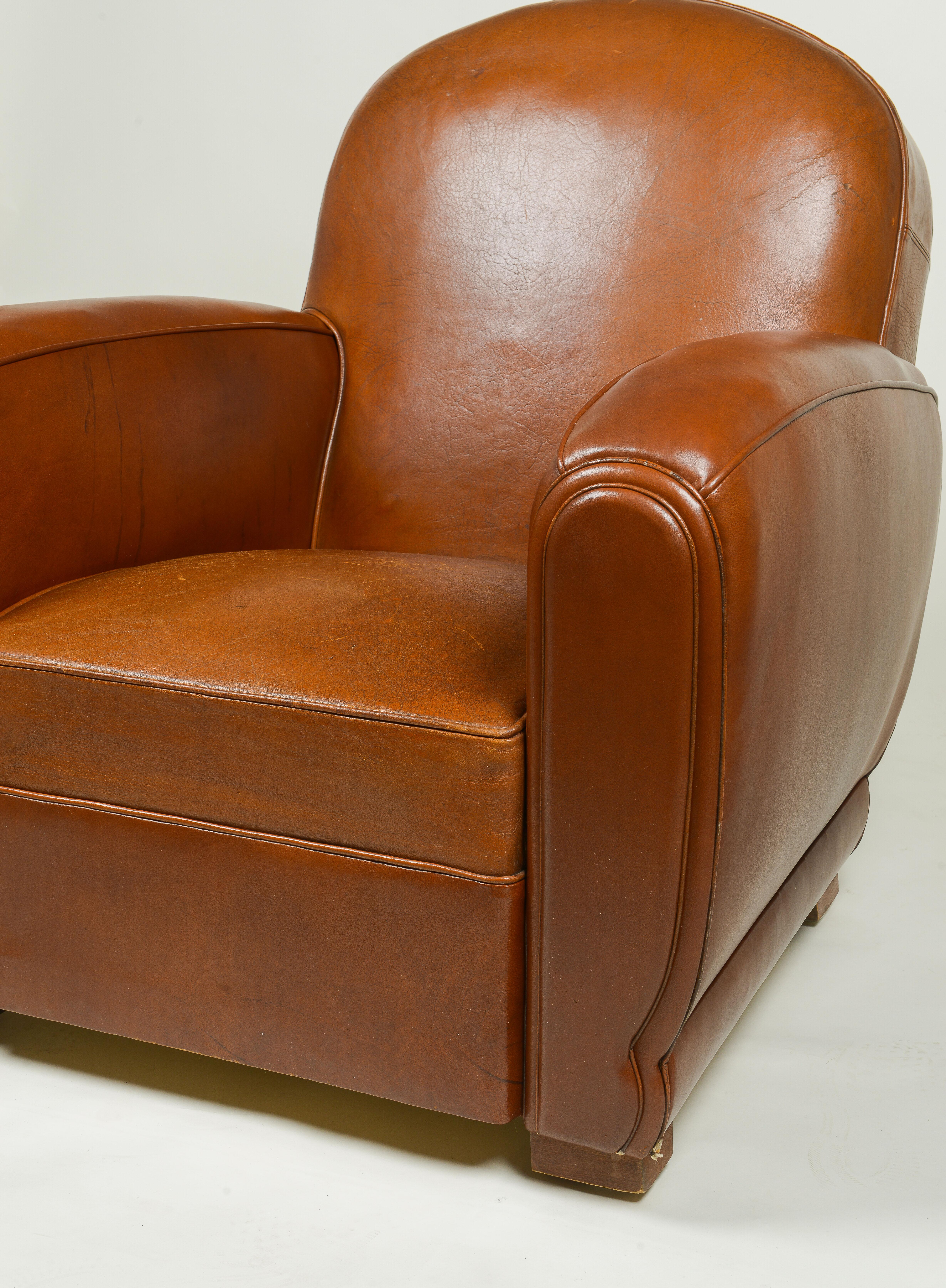 Paire de fauteuils club en cuir marron Art Déco français en vente 1