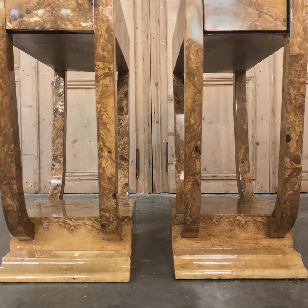 Mid-20th Century Pair of French Art Deco Burl Walnut End Tables