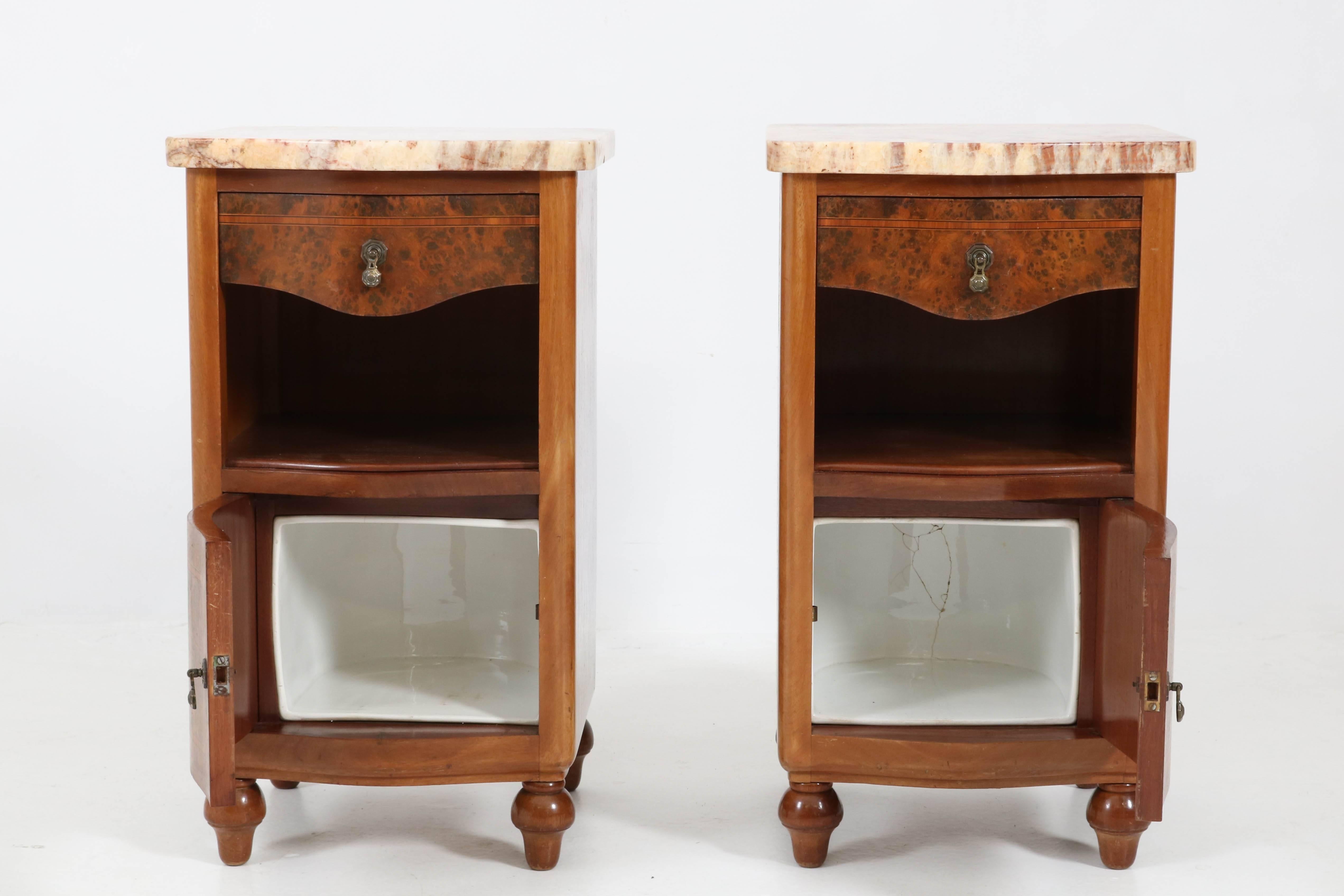 Mid-20th Century Pair of French Art Deco Burl Walnut Nightstands or Bedside Tables, 1930s