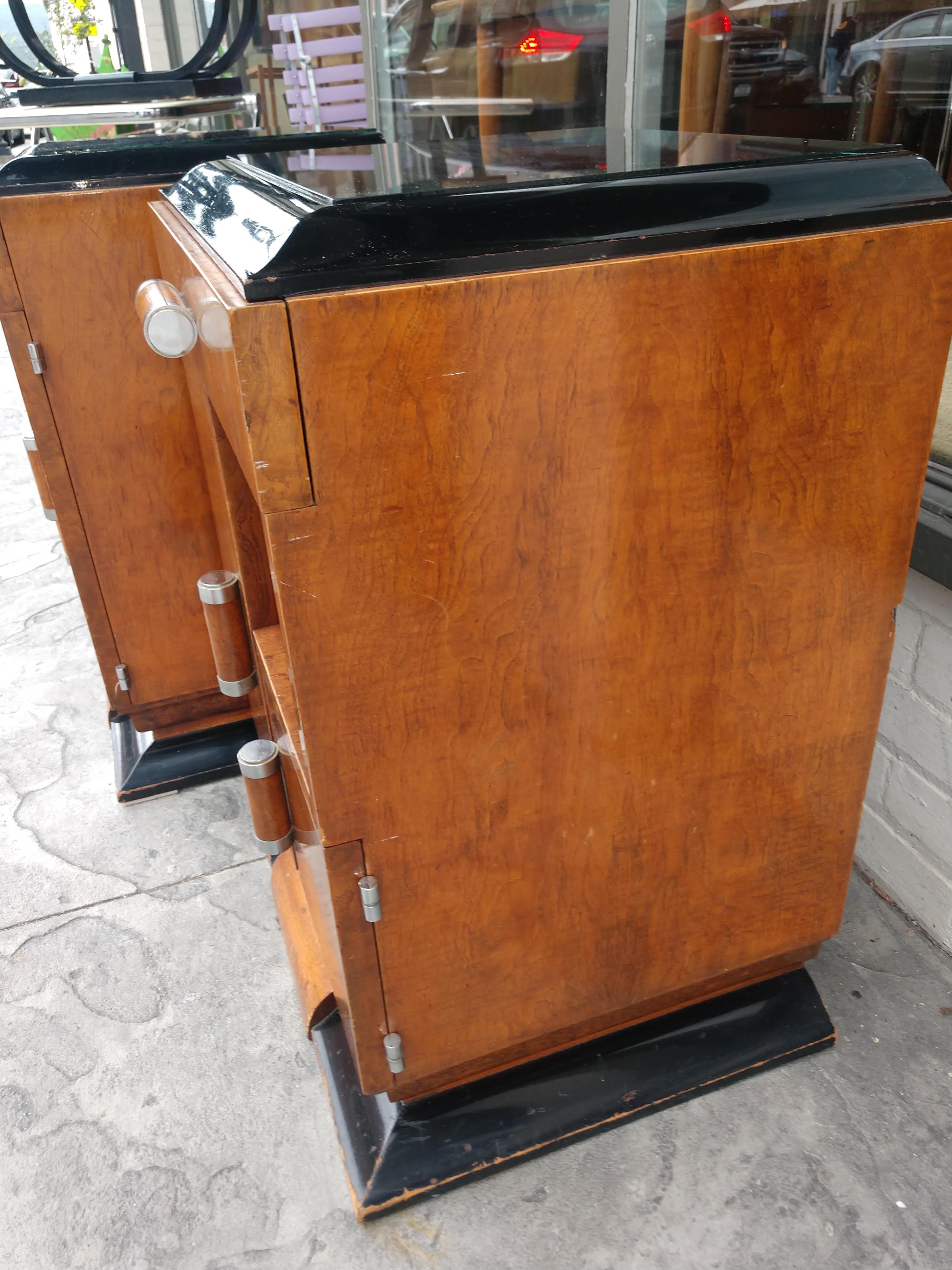 Pair of French Art Deco Burl Wood Night Tables For Sale 1