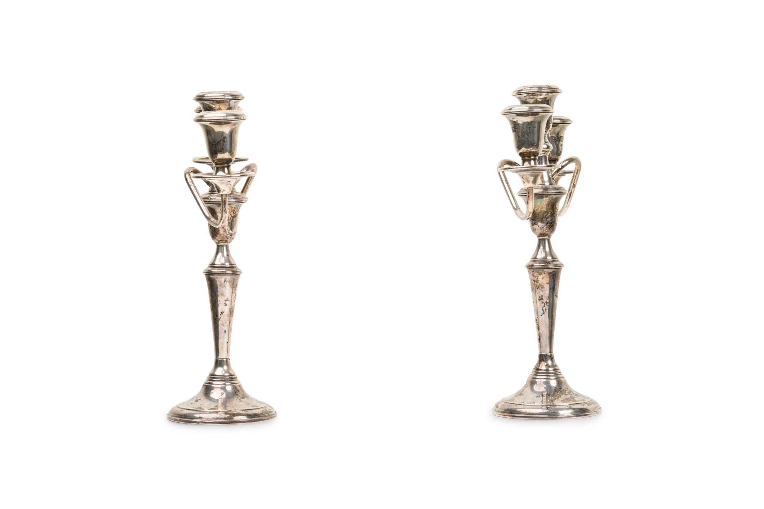 Fatto a mano Coppia di candelabri francesi in argento Art-Deco Cartier in vendita