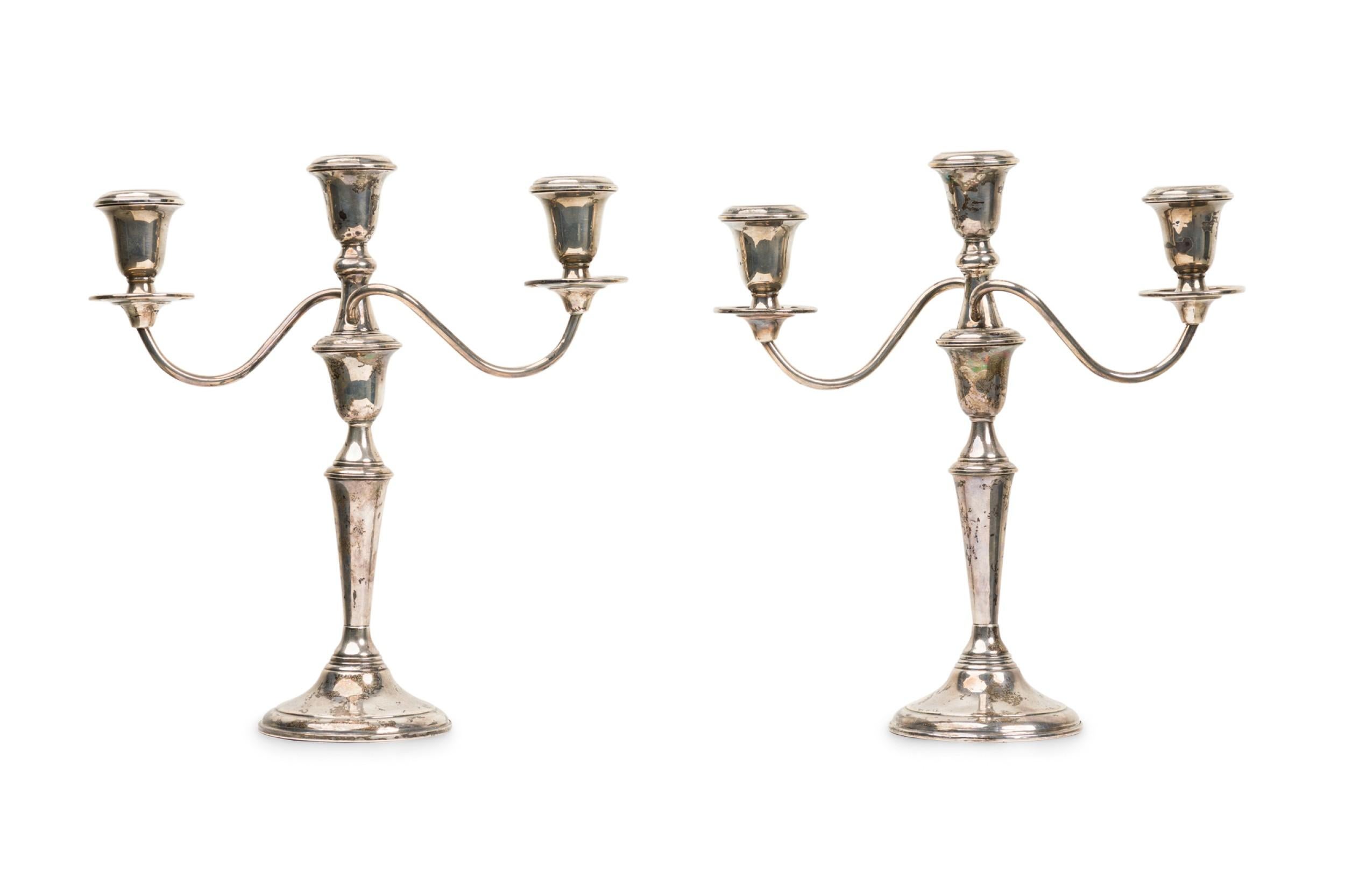 Coppia di candelabri francesi in argento Art-Deco Cartier In condizioni buone in vendita a Queens, NY