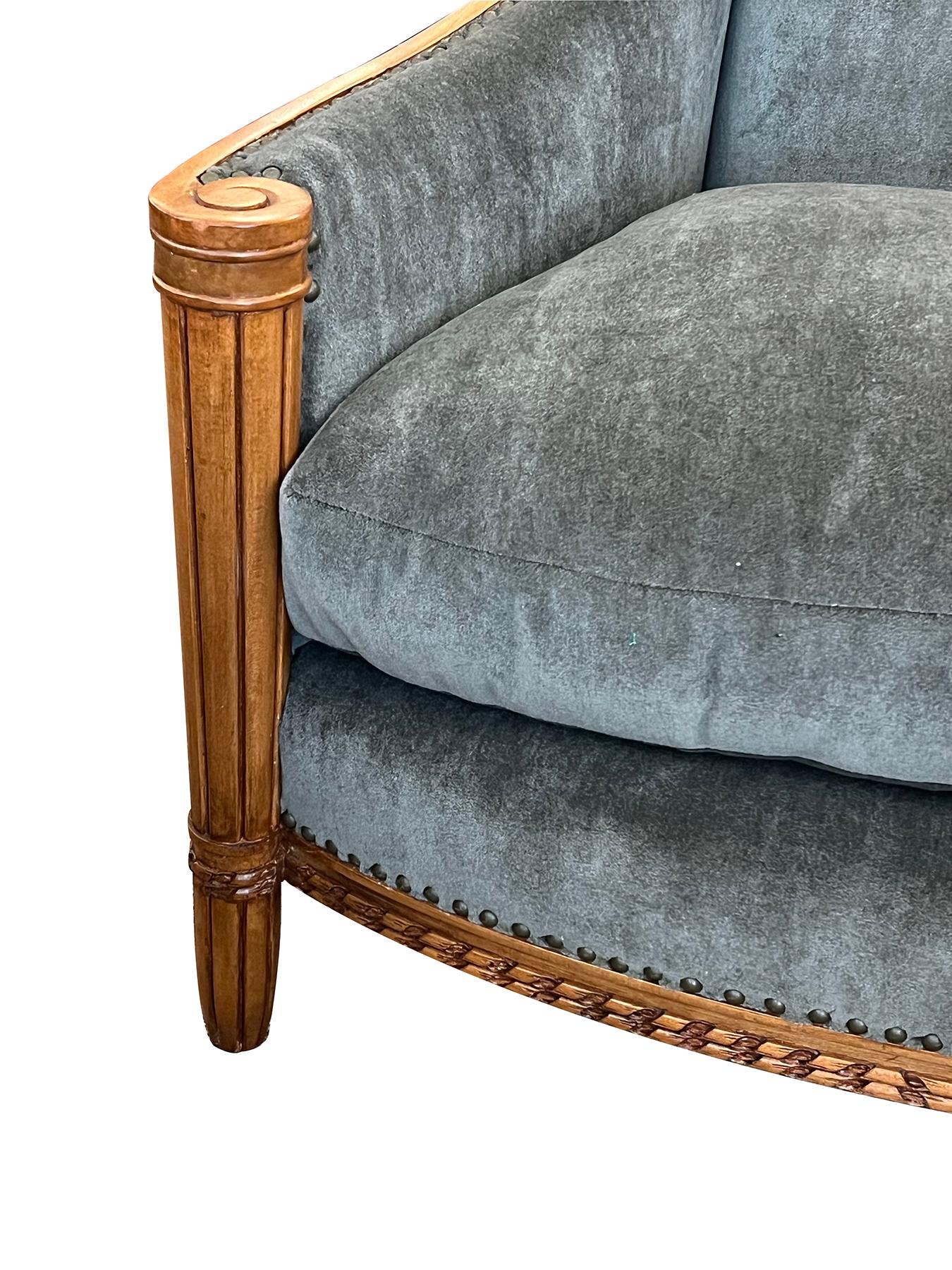 Inizio XX secolo Coppia di Poltrone/Bergeres imbottite in acero intagliato Art Carved francese in vendita