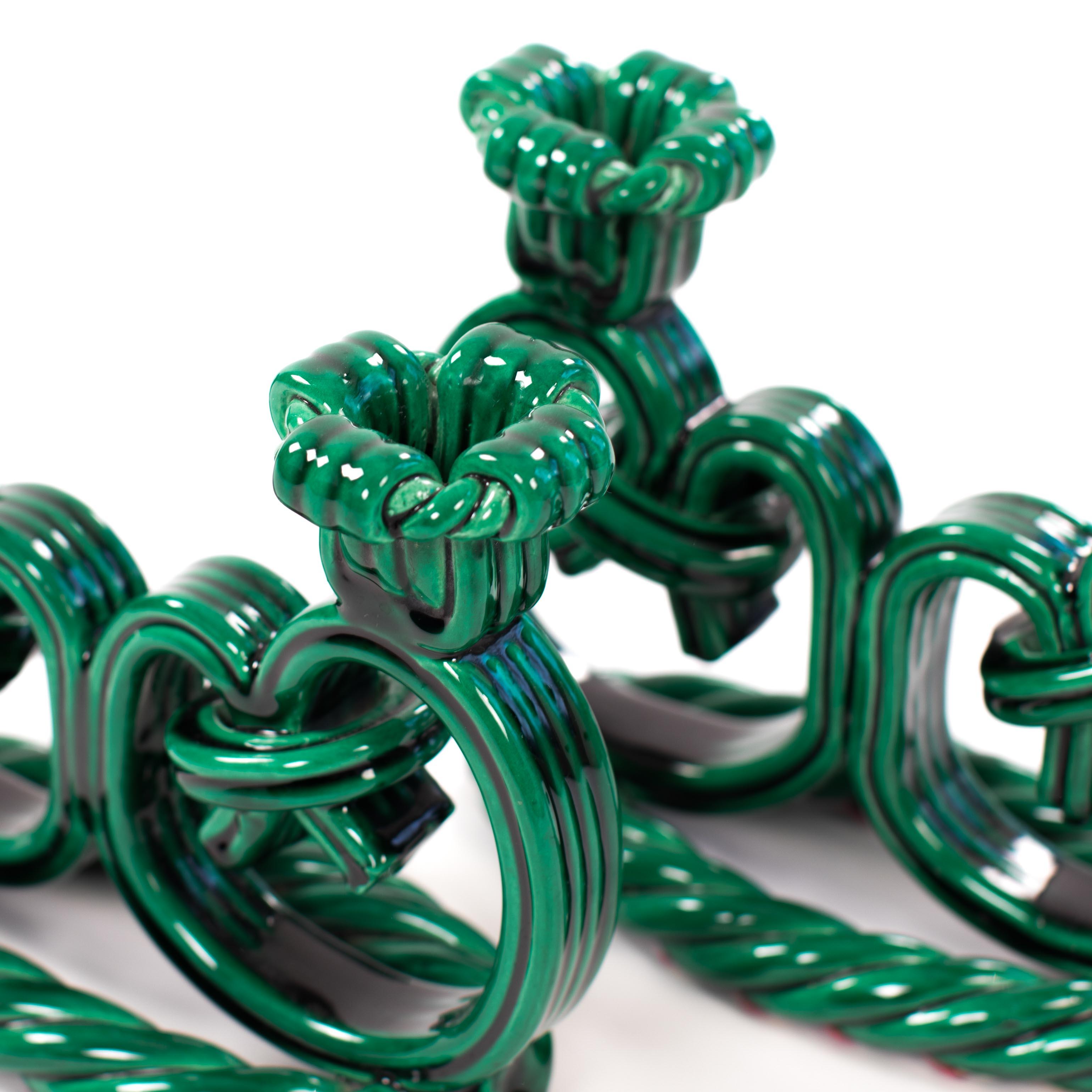 Coppia di candelabri francesi Art Déco in ceramica con aspetto di corda verde abete 1930 in vendita 4