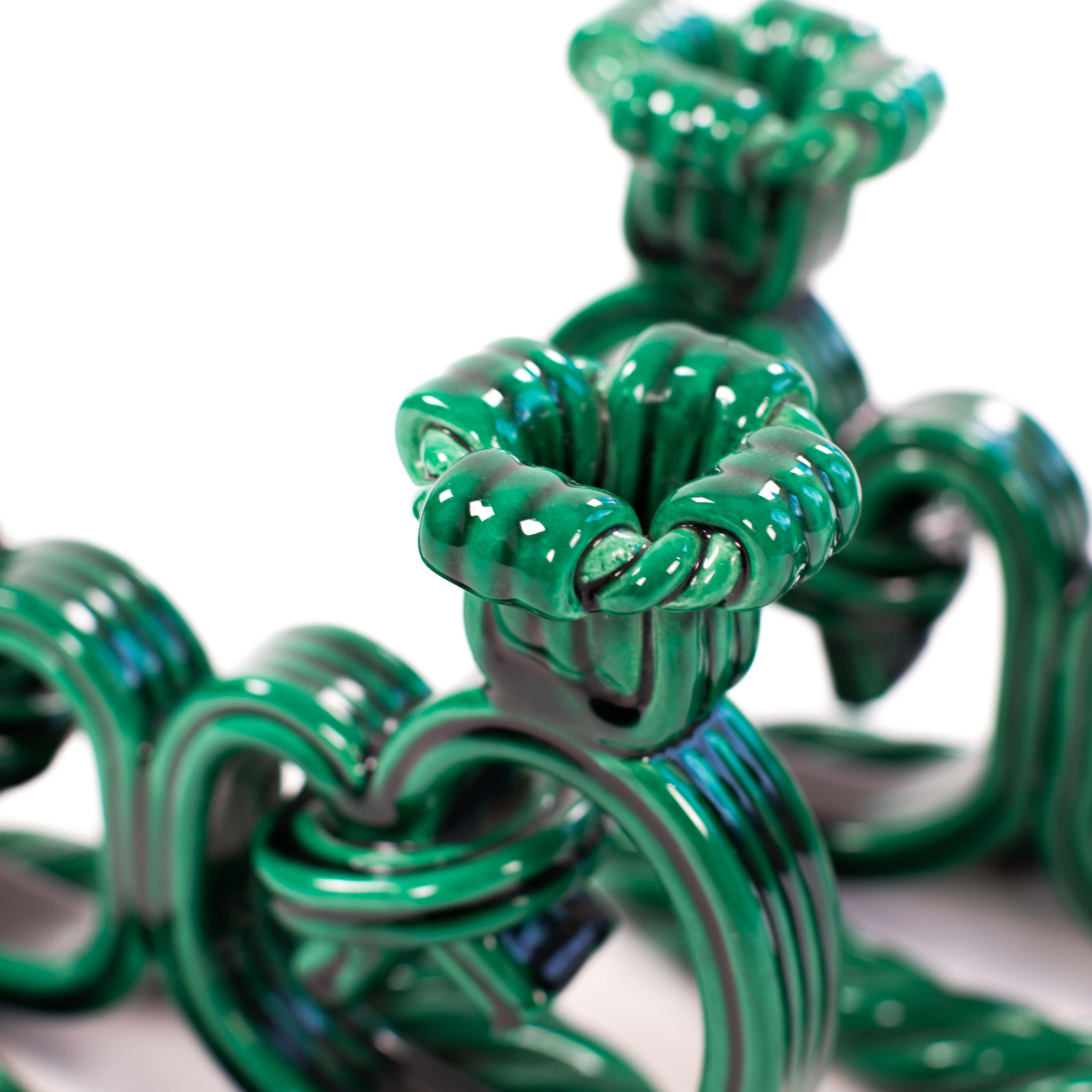Coppia di candelabri francesi Art Déco in ceramica con aspetto di corda verde abete 1930 in vendita 5
