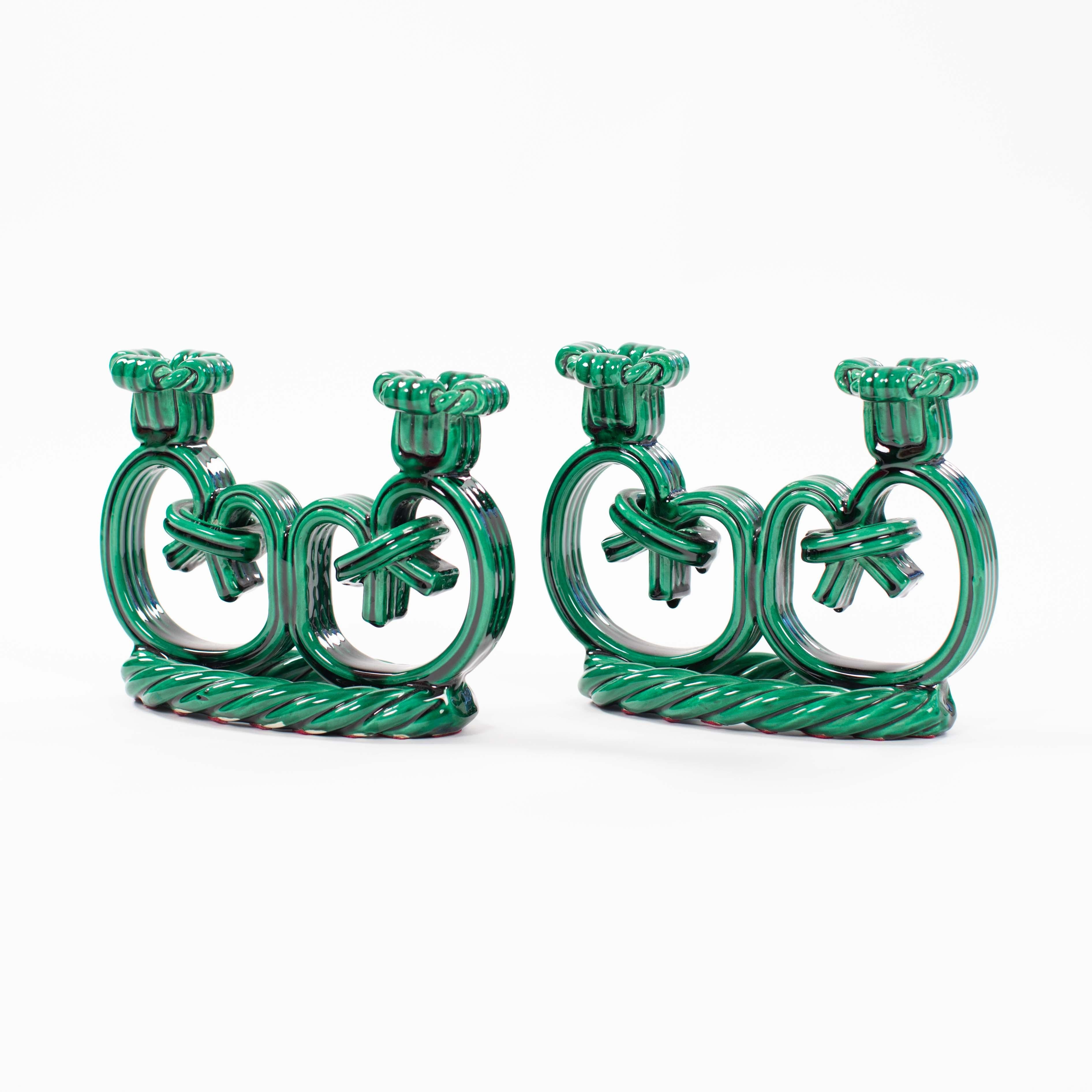 Francese Coppia di candelabri francesi Art Déco in ceramica con aspetto di corda verde abete 1930 in vendita
