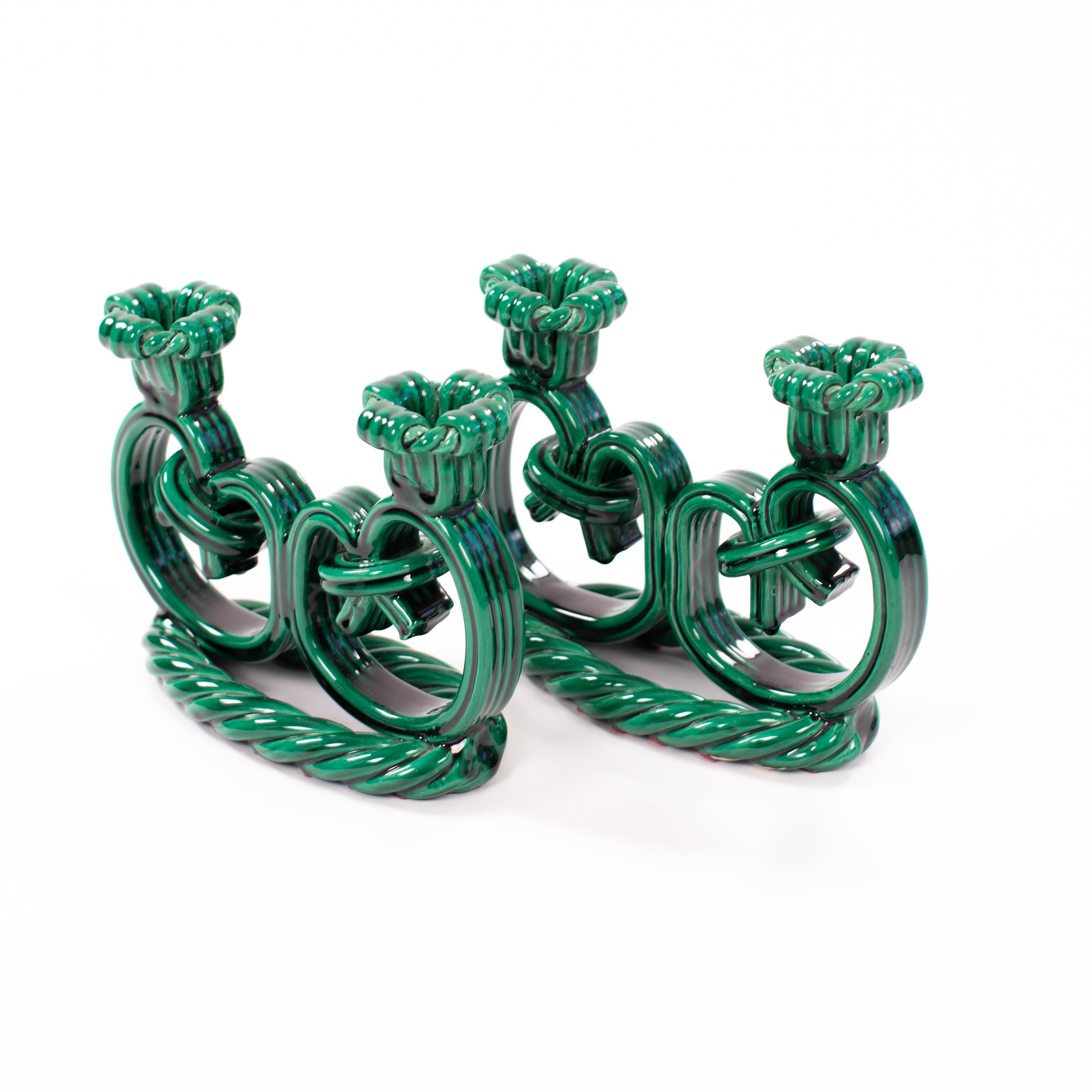 Coppia di candelabri francesi Art Déco in ceramica con aspetto di corda verde abete 1930 in vendita 1